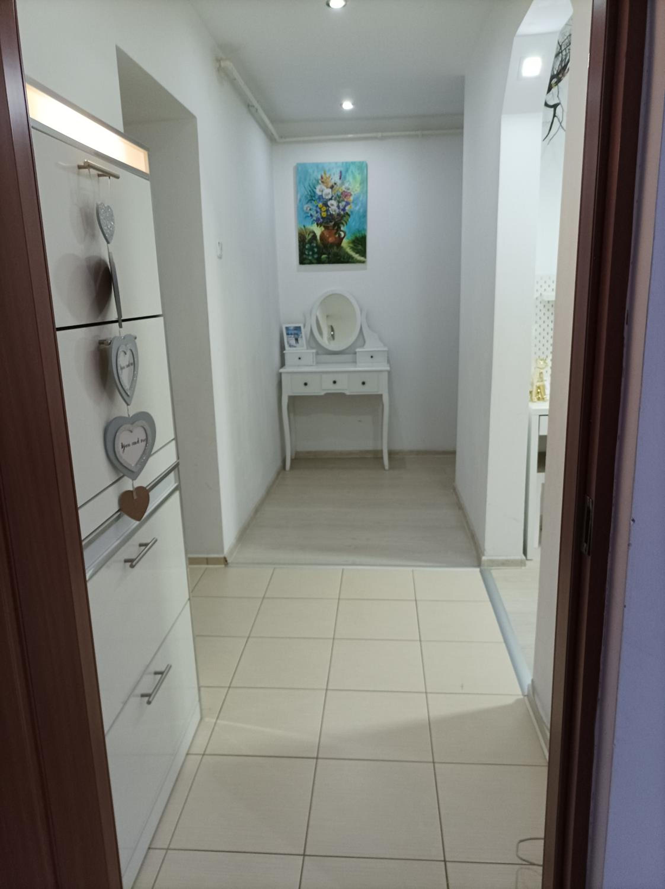One-Bedroom Apartment - Photo 4