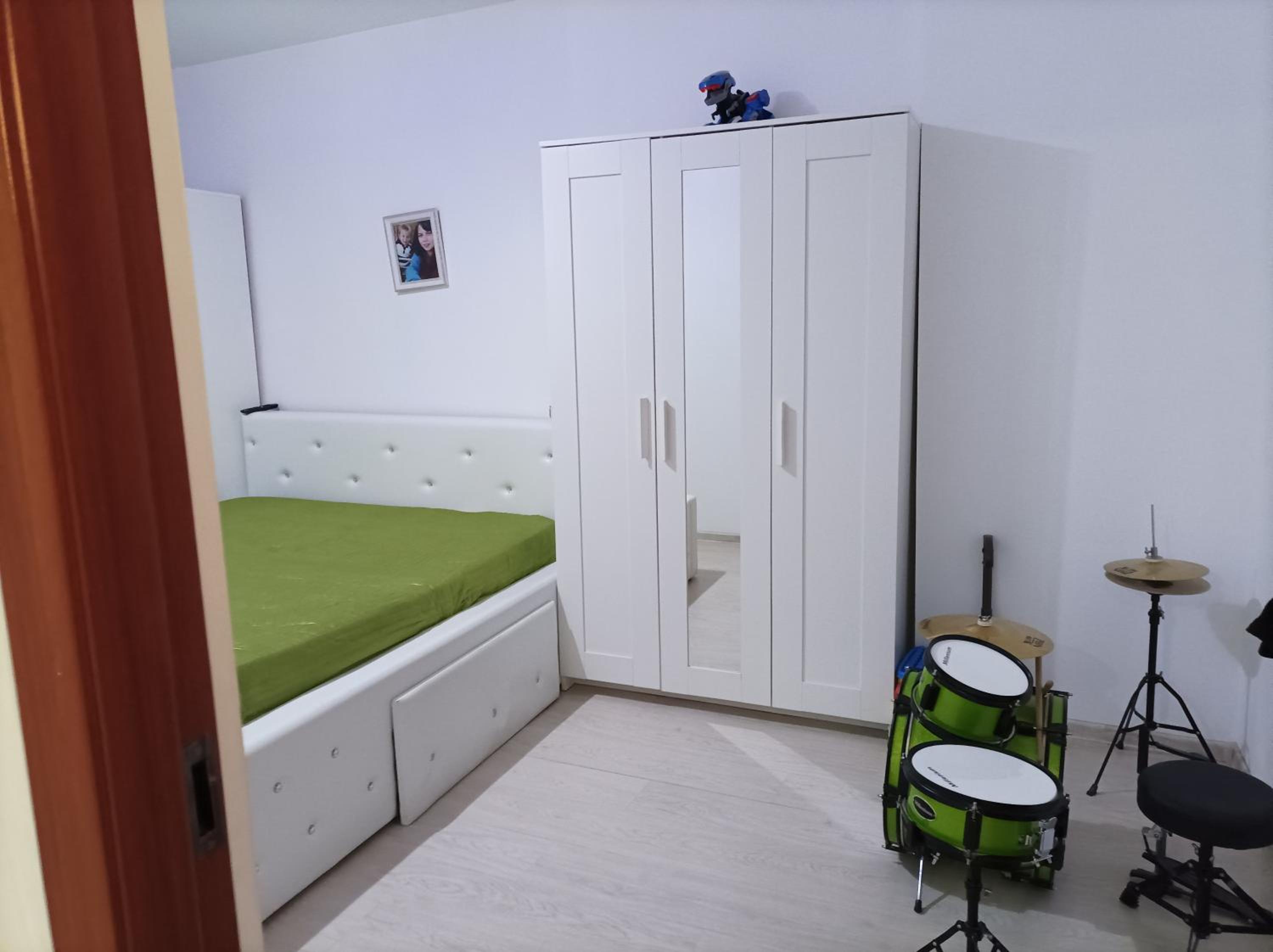 One-Bedroom Apartment - Photo 2