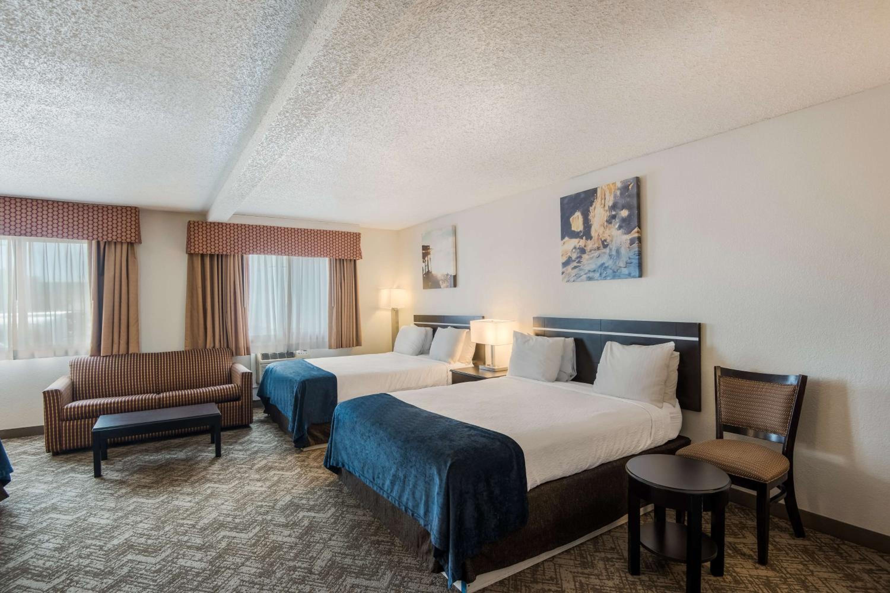 Mini Suite with Three Queen Beds and Sofa Bed - Non-Smoking photo 1