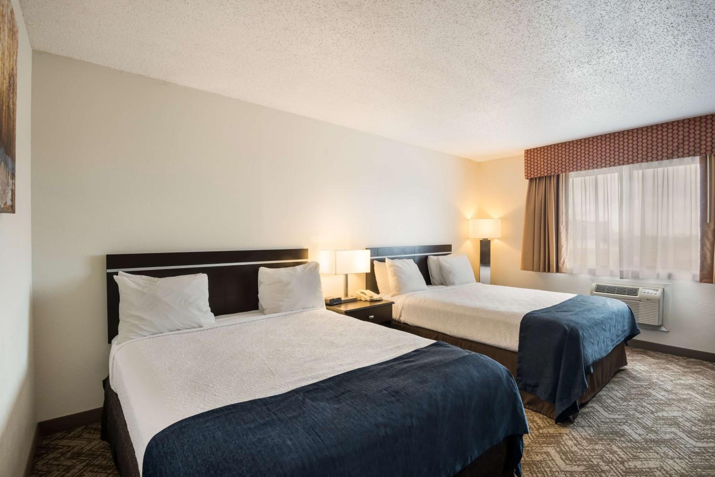 Queen Room with Two Queen Beds photo 1