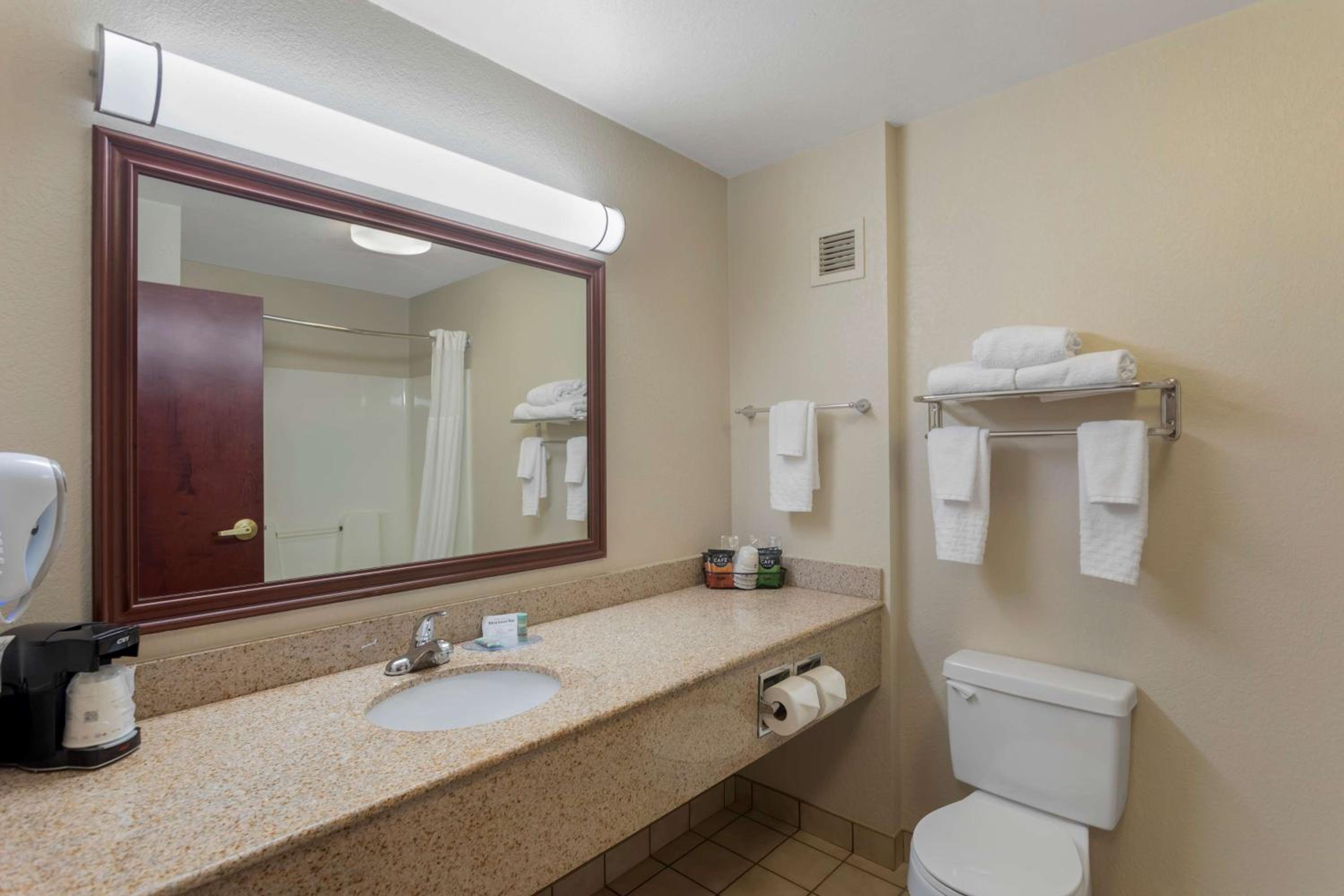 King Room - Non-Smoking photo 2