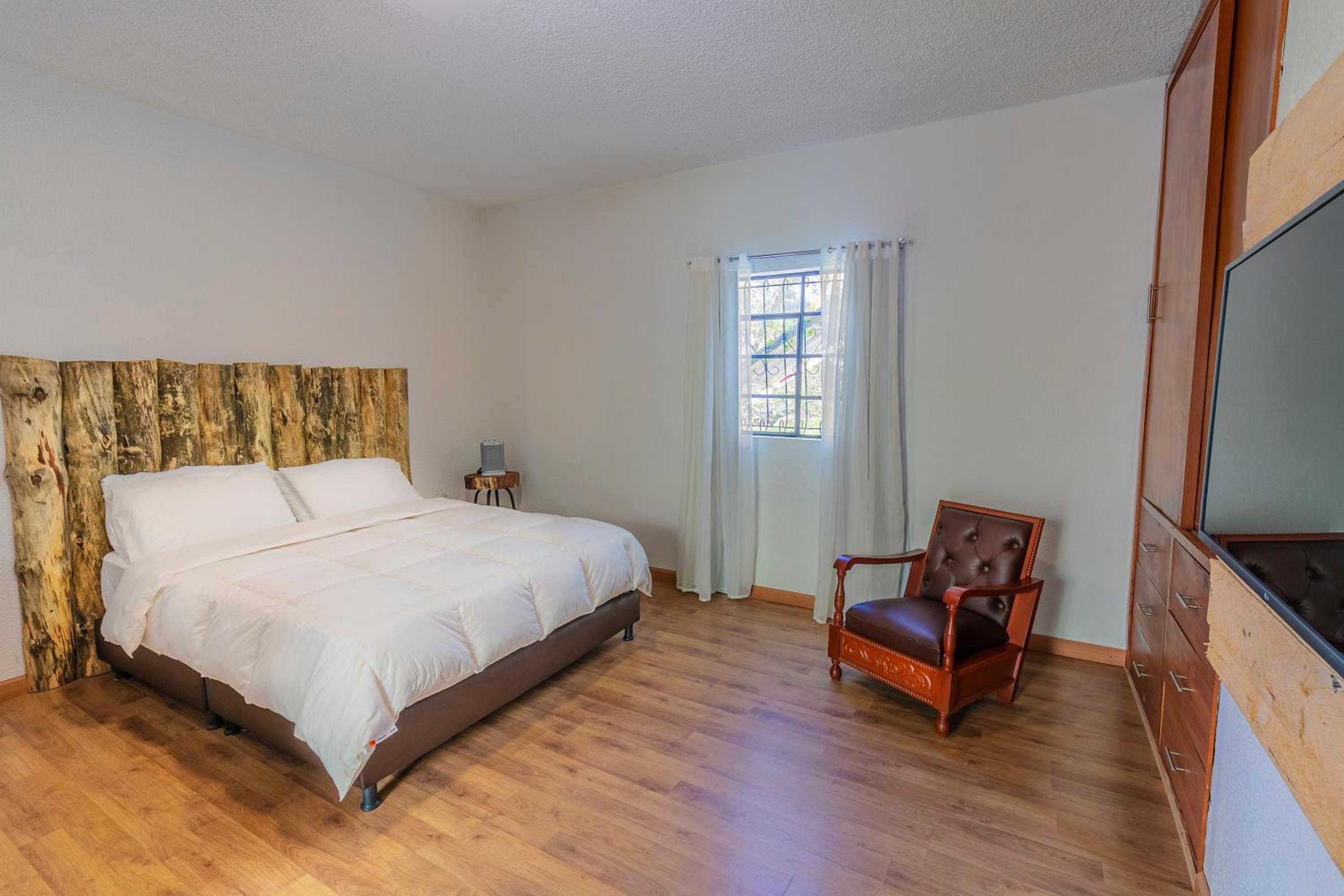 Queen Room photo 1