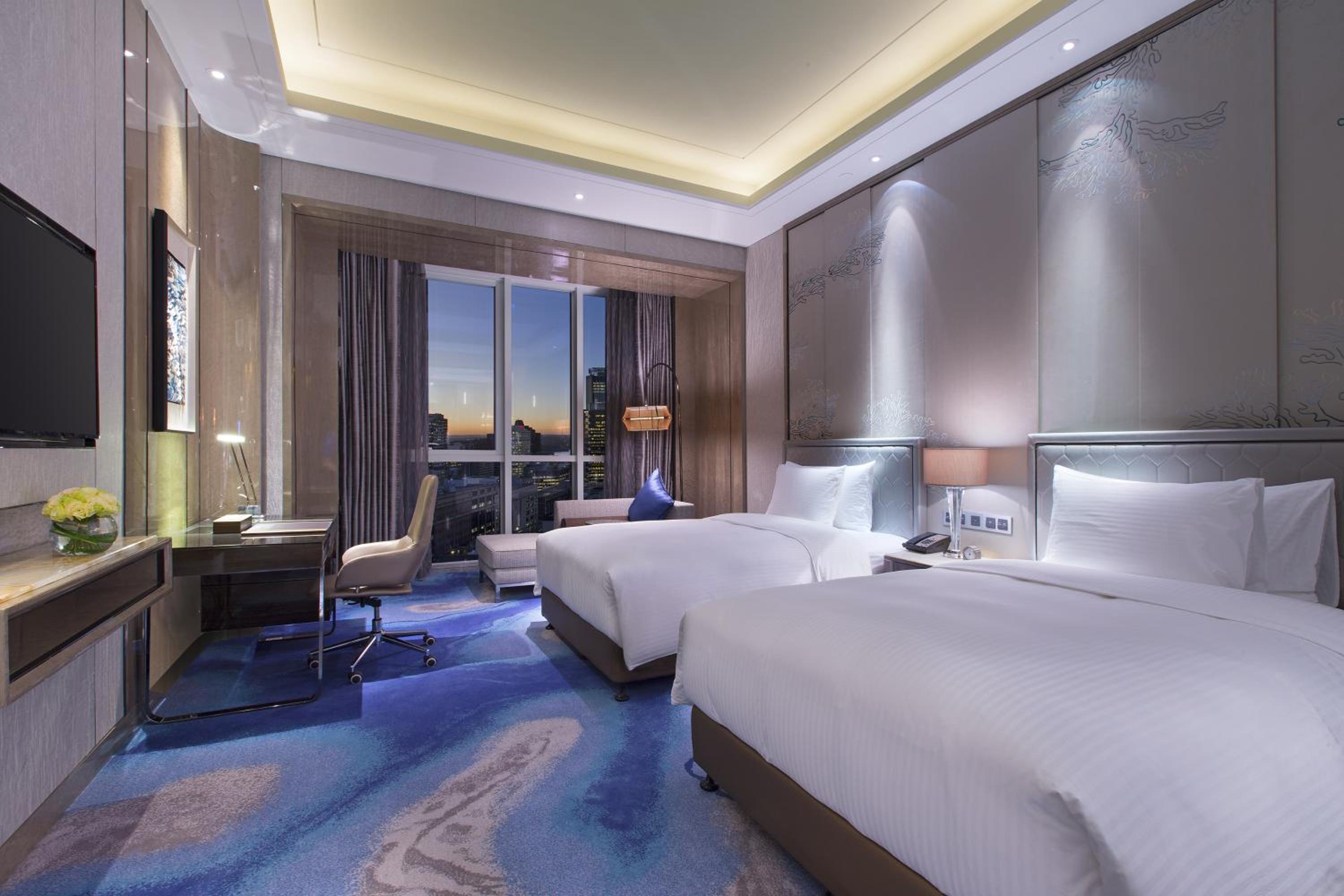 Executive Twin Room with Lounge Access and City View - High Floor