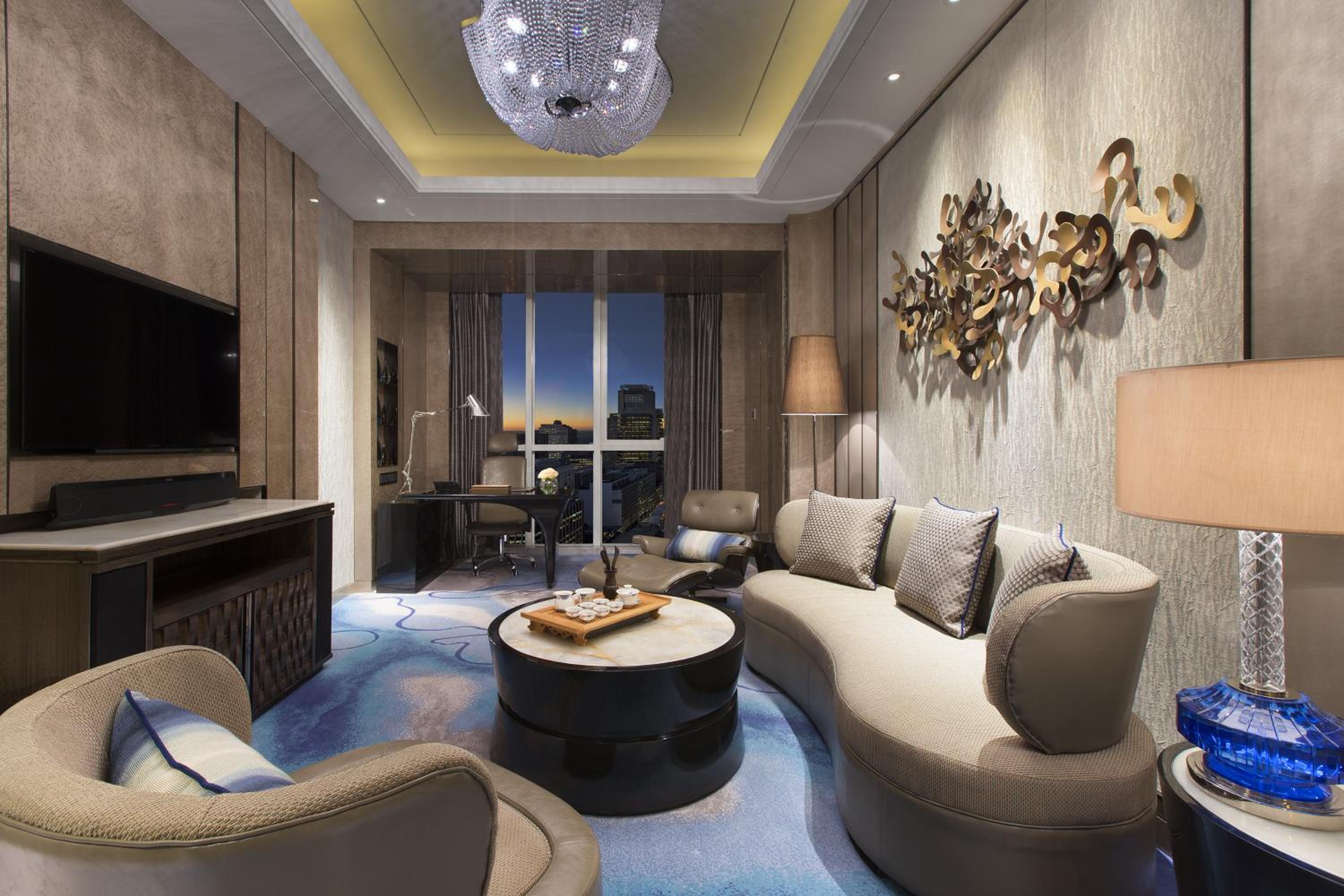Premium Deluxe King Suite with Sea View photo 3
