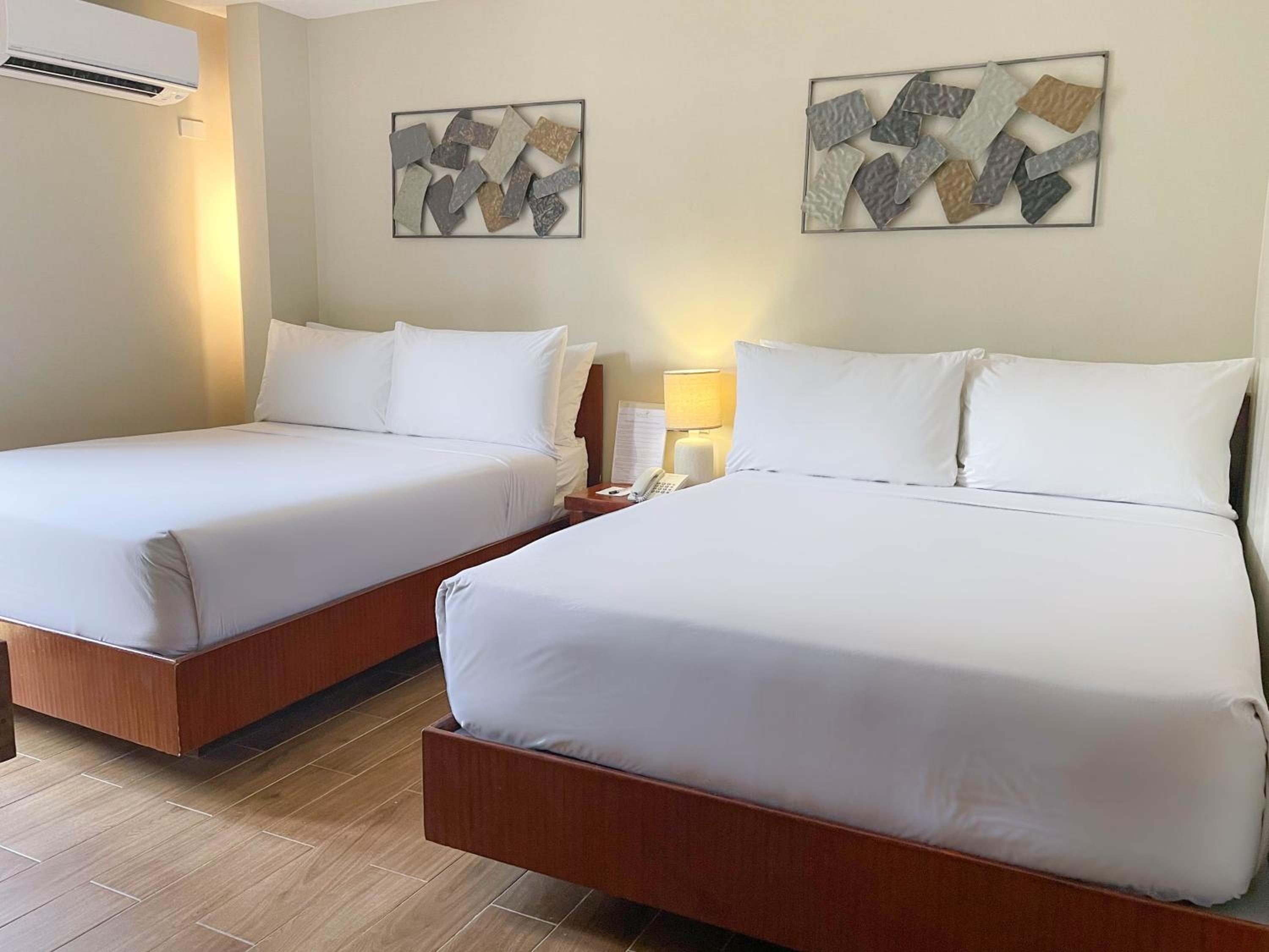 Deluxe Double Room with Balcony - Photo 5
