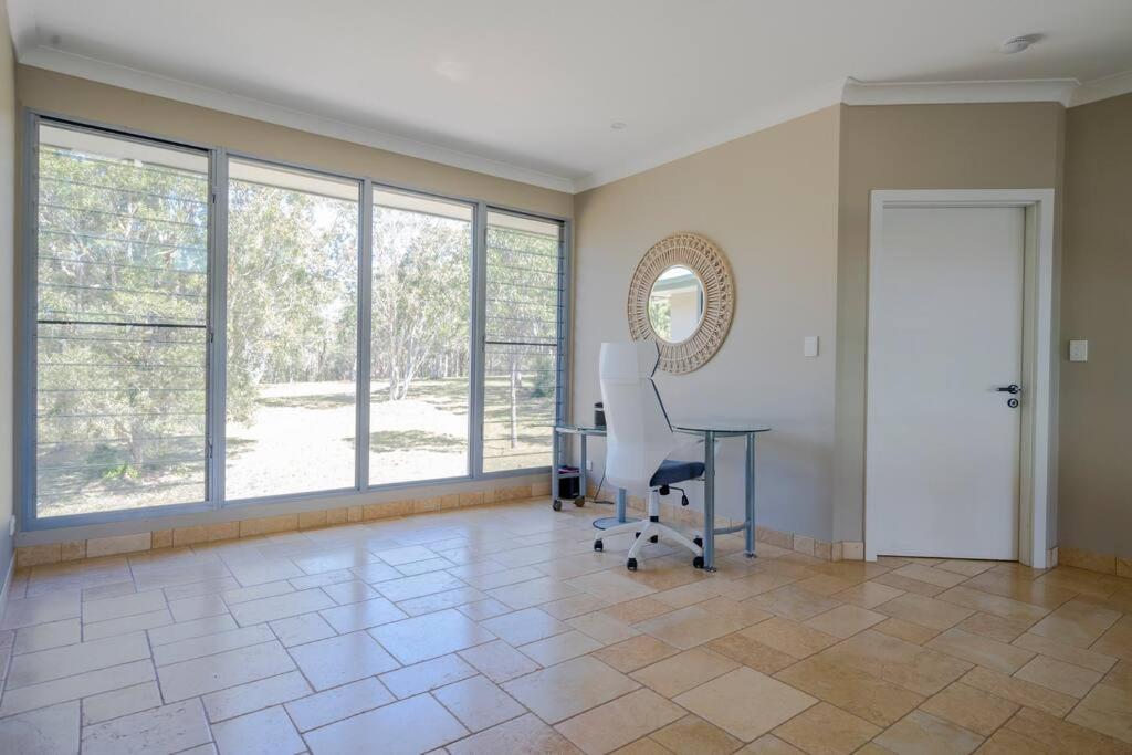 Five-Bedroom House photo 1