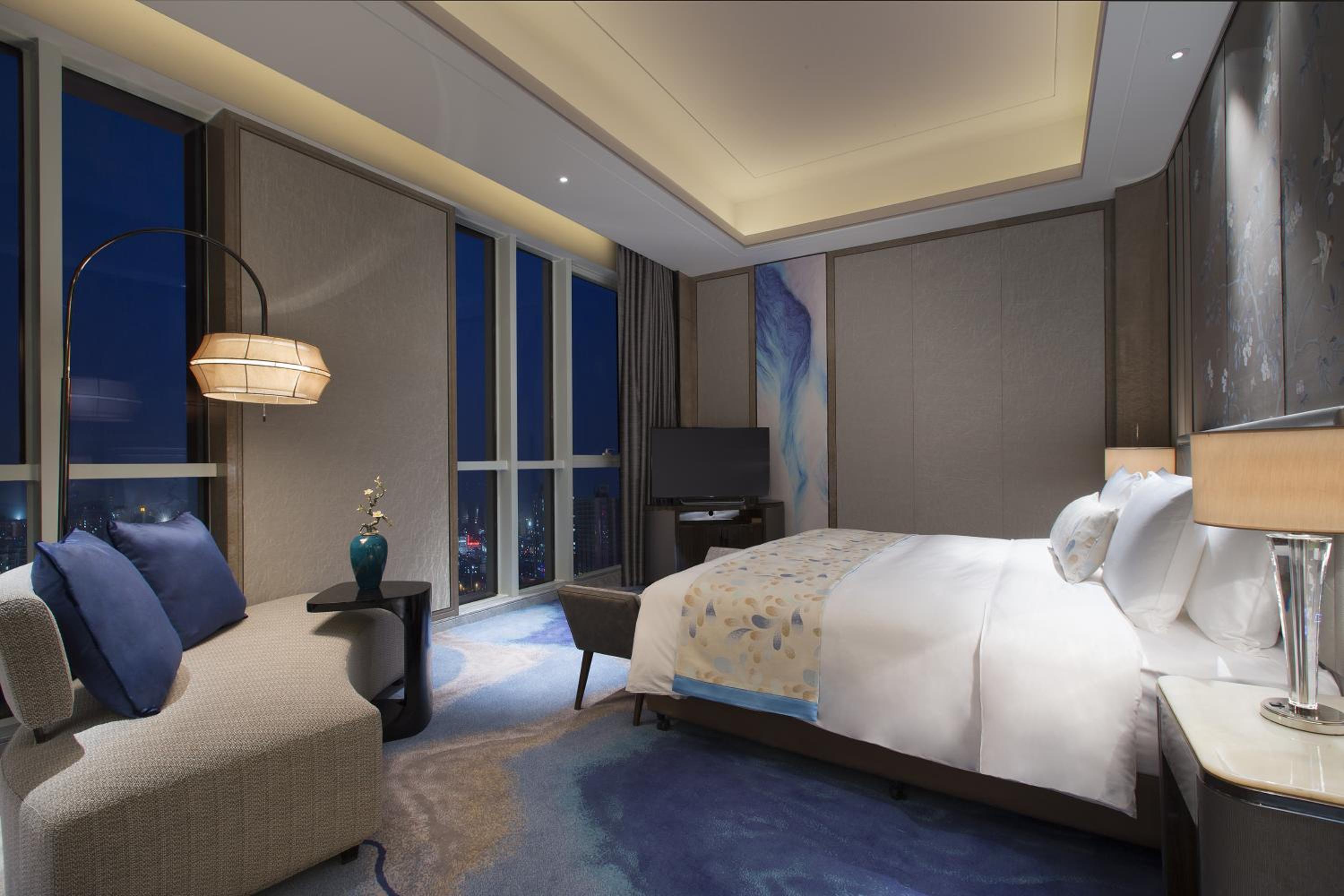 Premium Deluxe King Suite with Sea View photo 2