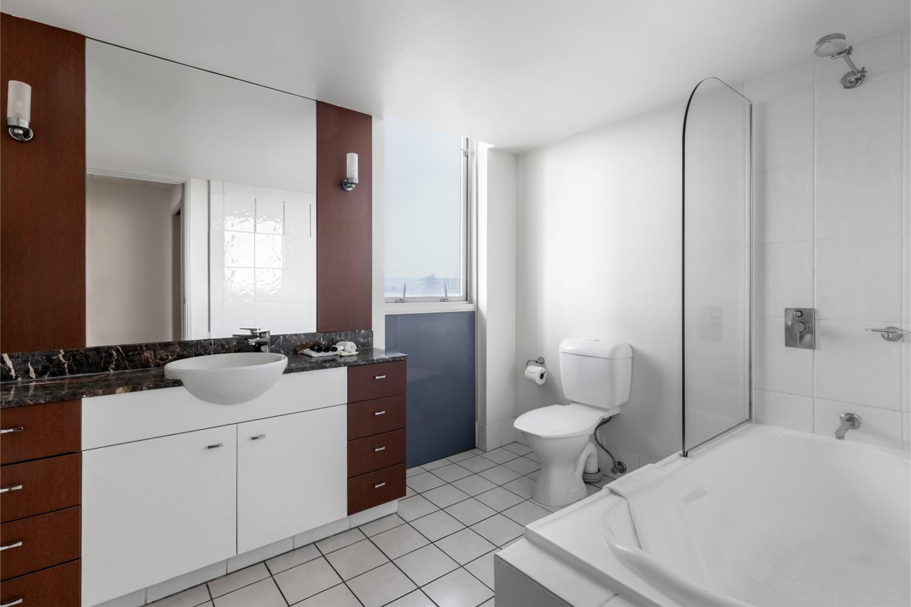 Three-Bedroom One Bathroom Apartment - Photo 3