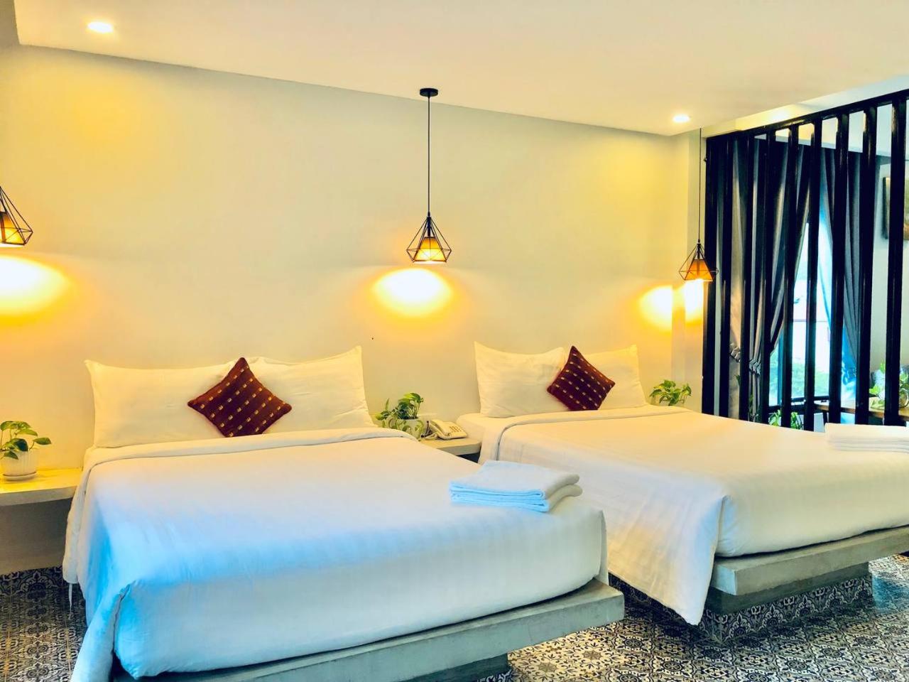 Executive Suite - Photo 13