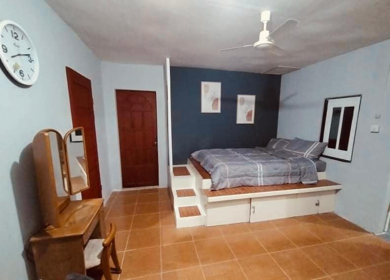 One-Bedroom House photo 1