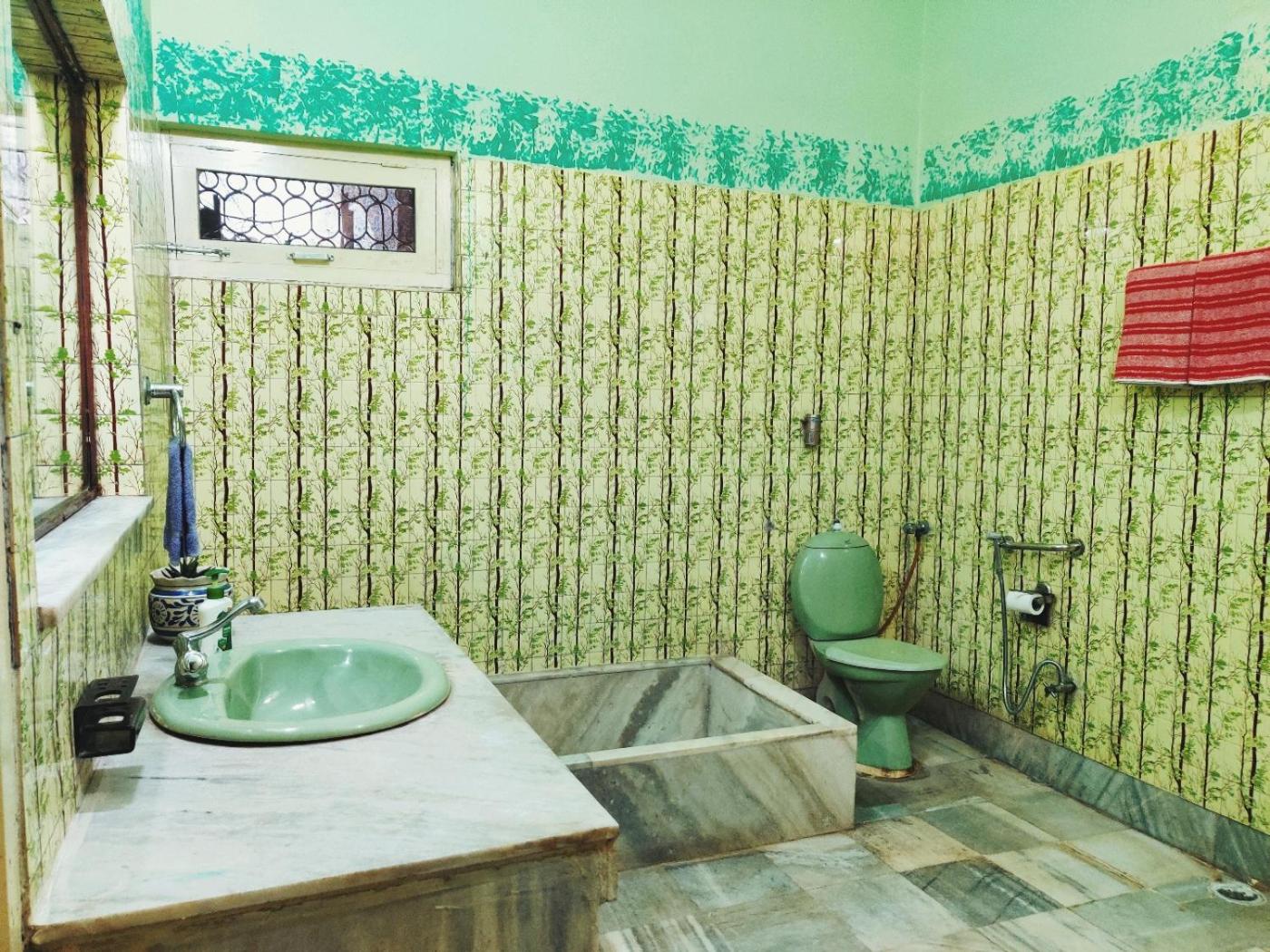 Queen Room photo 2