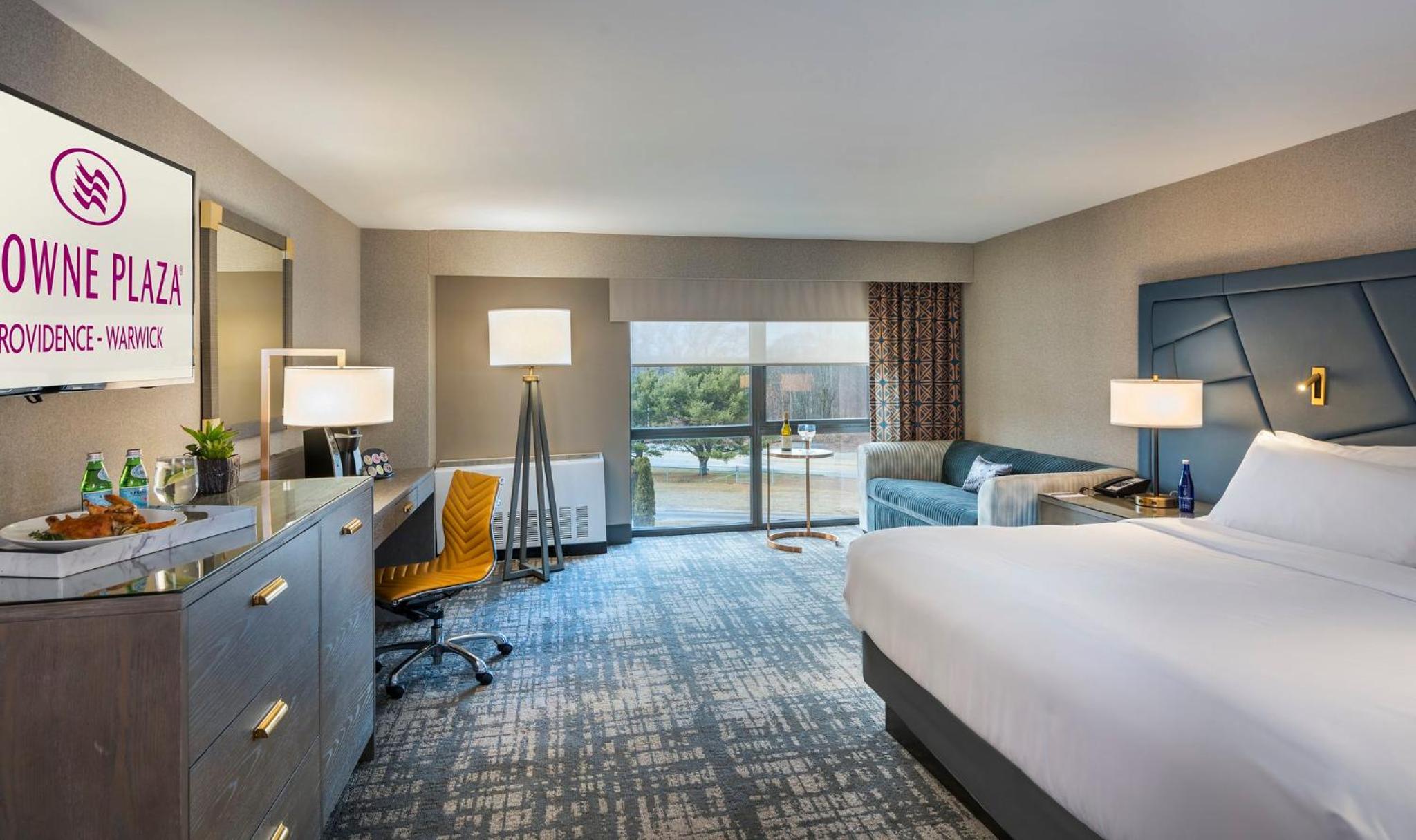 Standard King Room - Photo 11