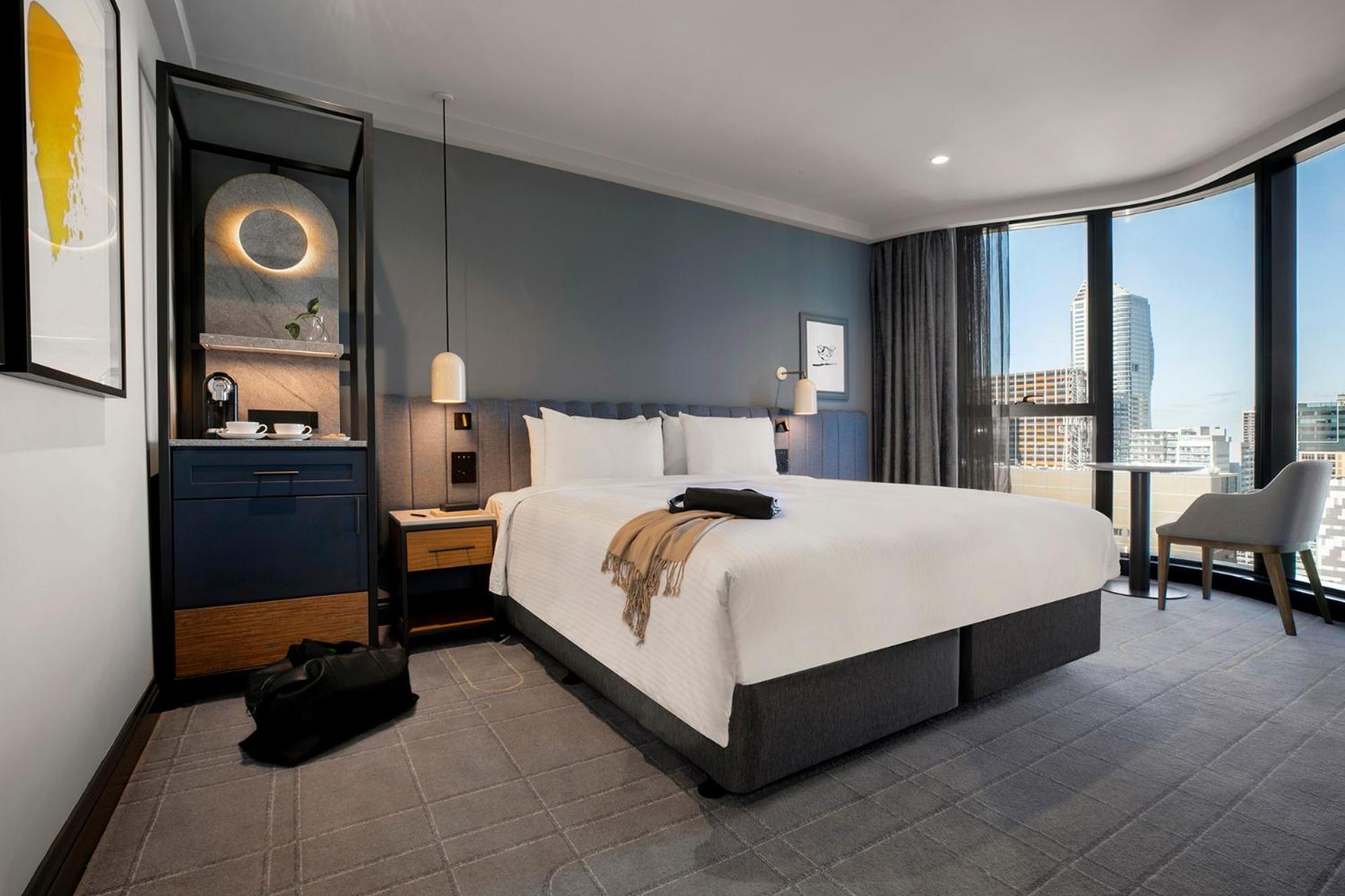 Premium King Room with Tub - High Floor - Photo 9
