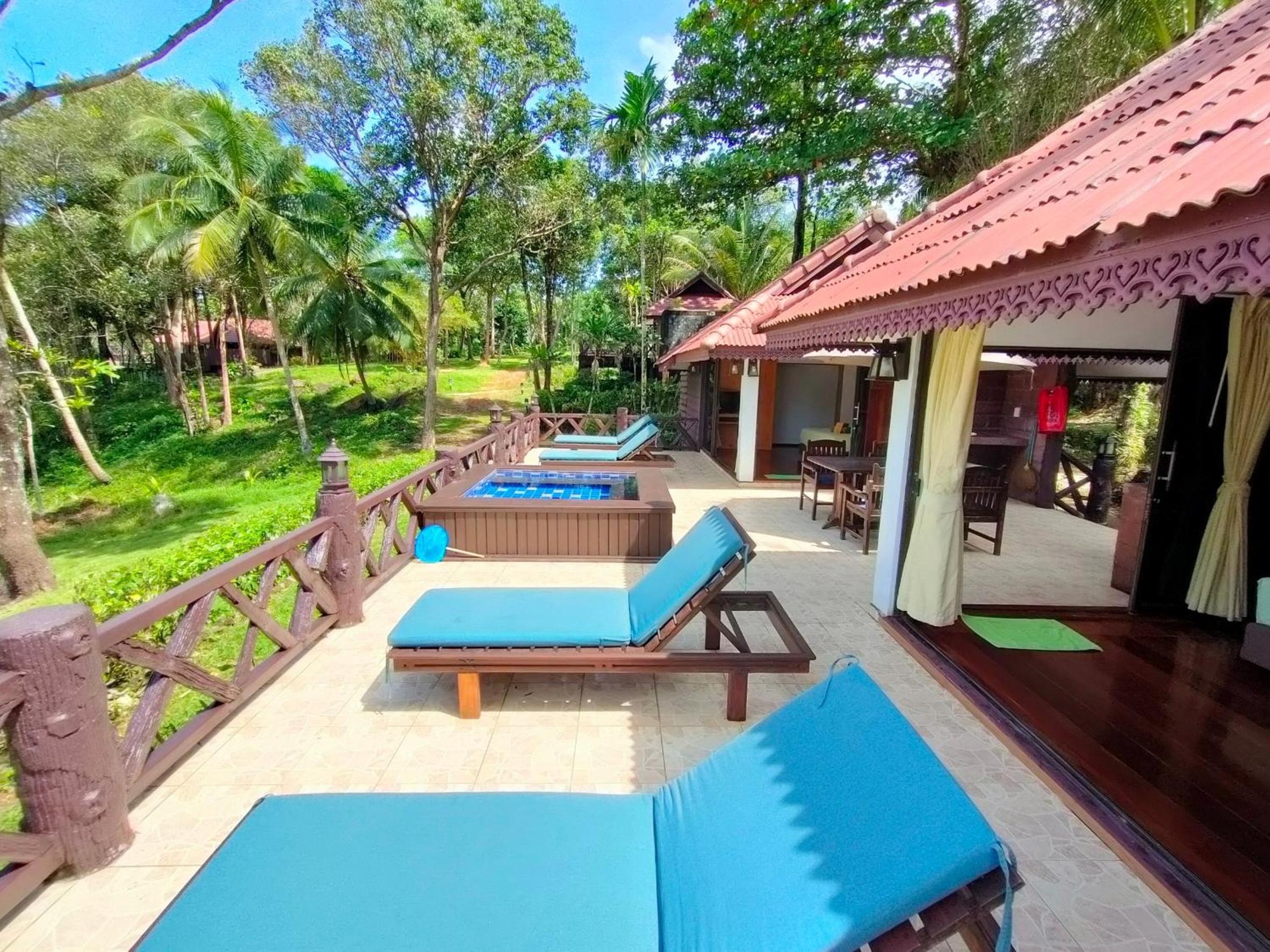 Thai Twin Room with Sea View photo 2