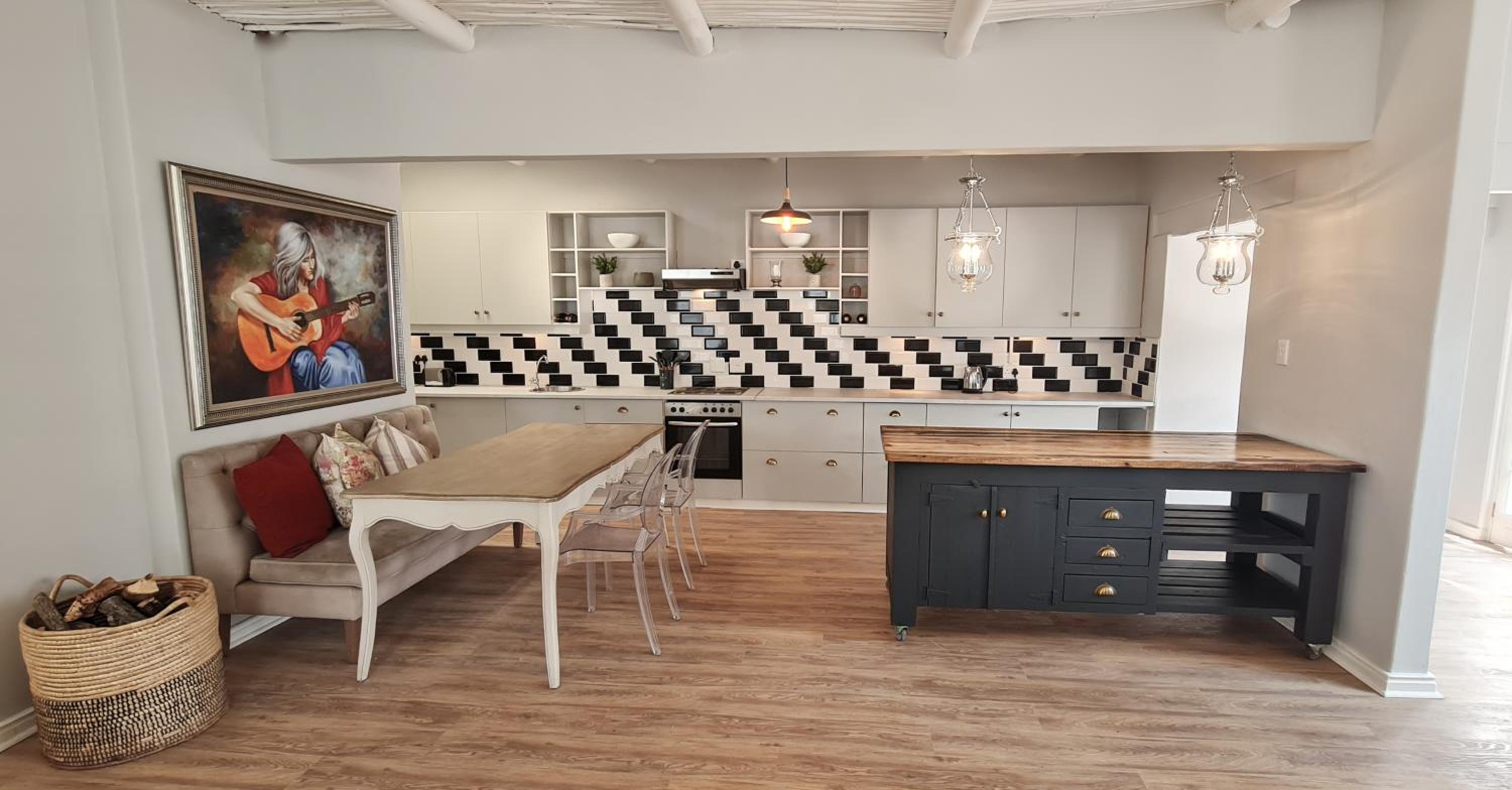 Four-Bedroom House - Photo 6