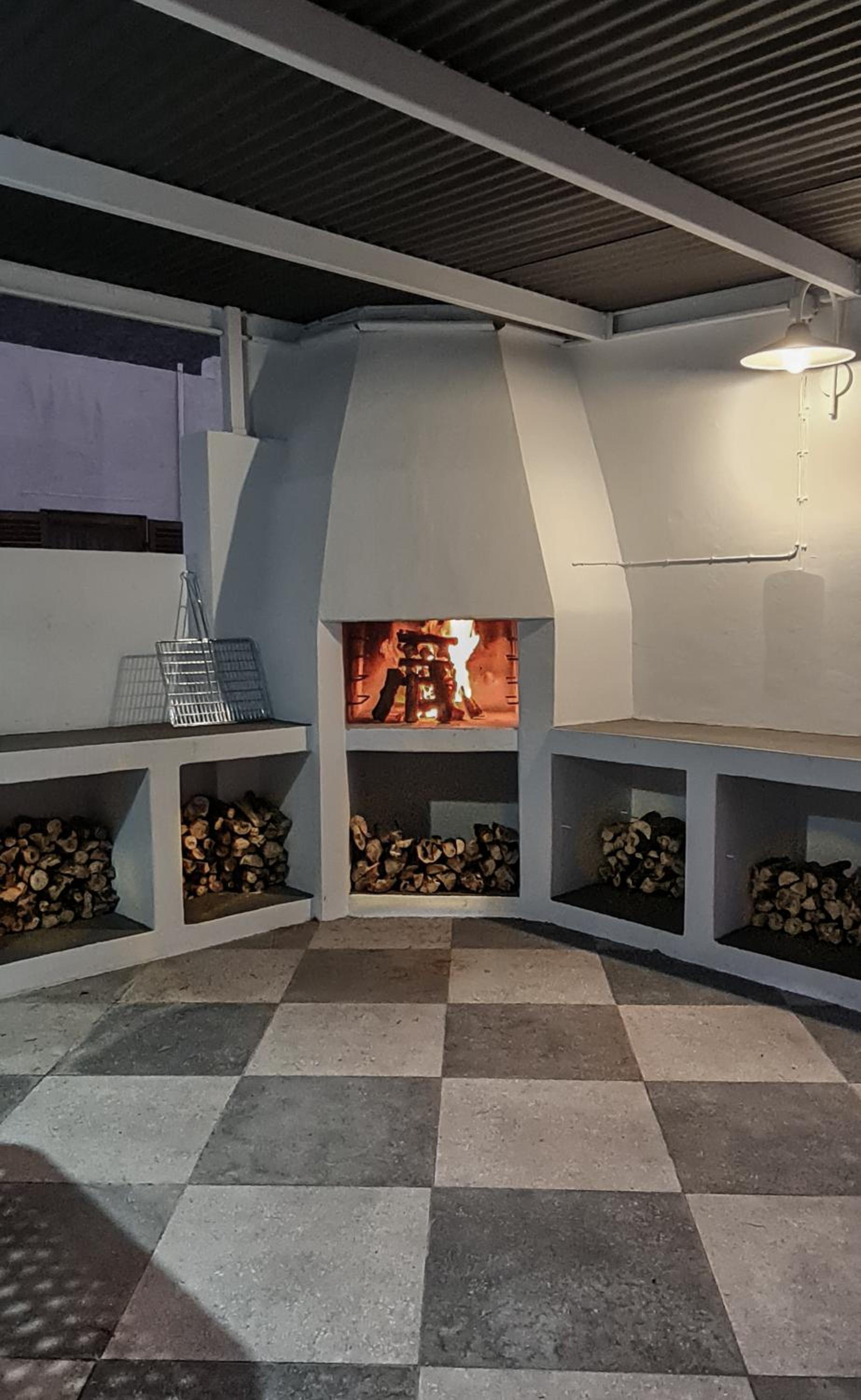 Four-Bedroom House - Photo 9