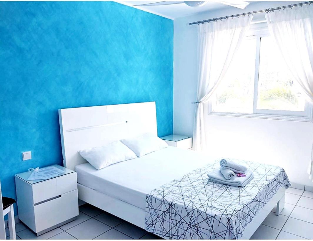 Queen Room with Shared Bathroom