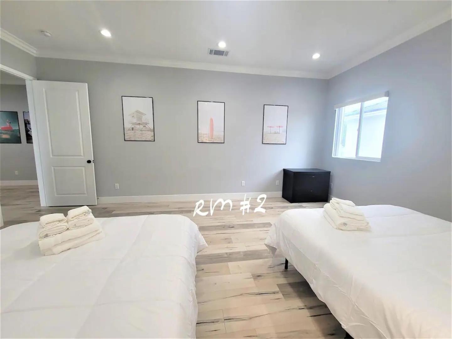Five-Bedroom House photo 1