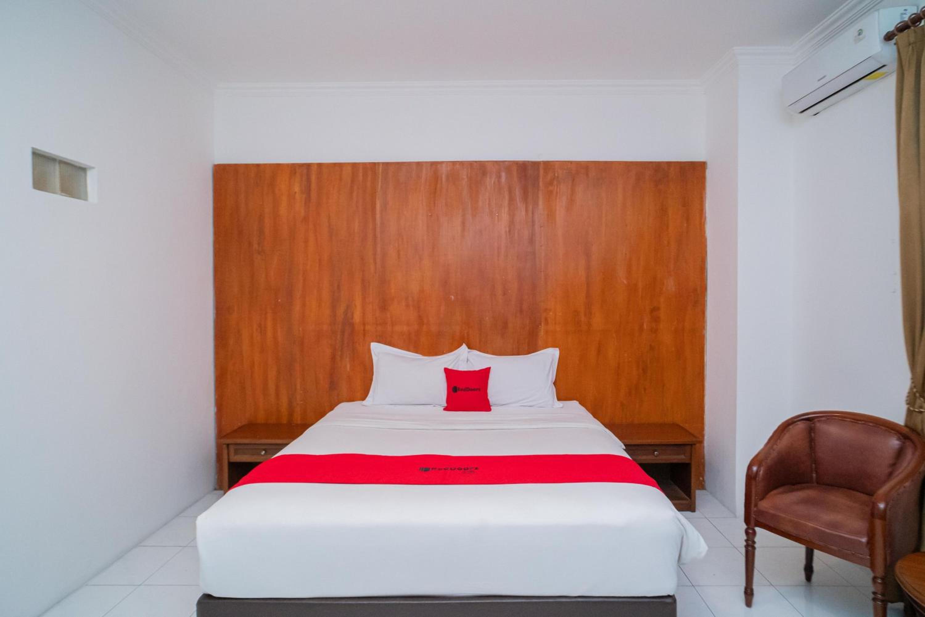 Deluxe Double Room - Photo 11