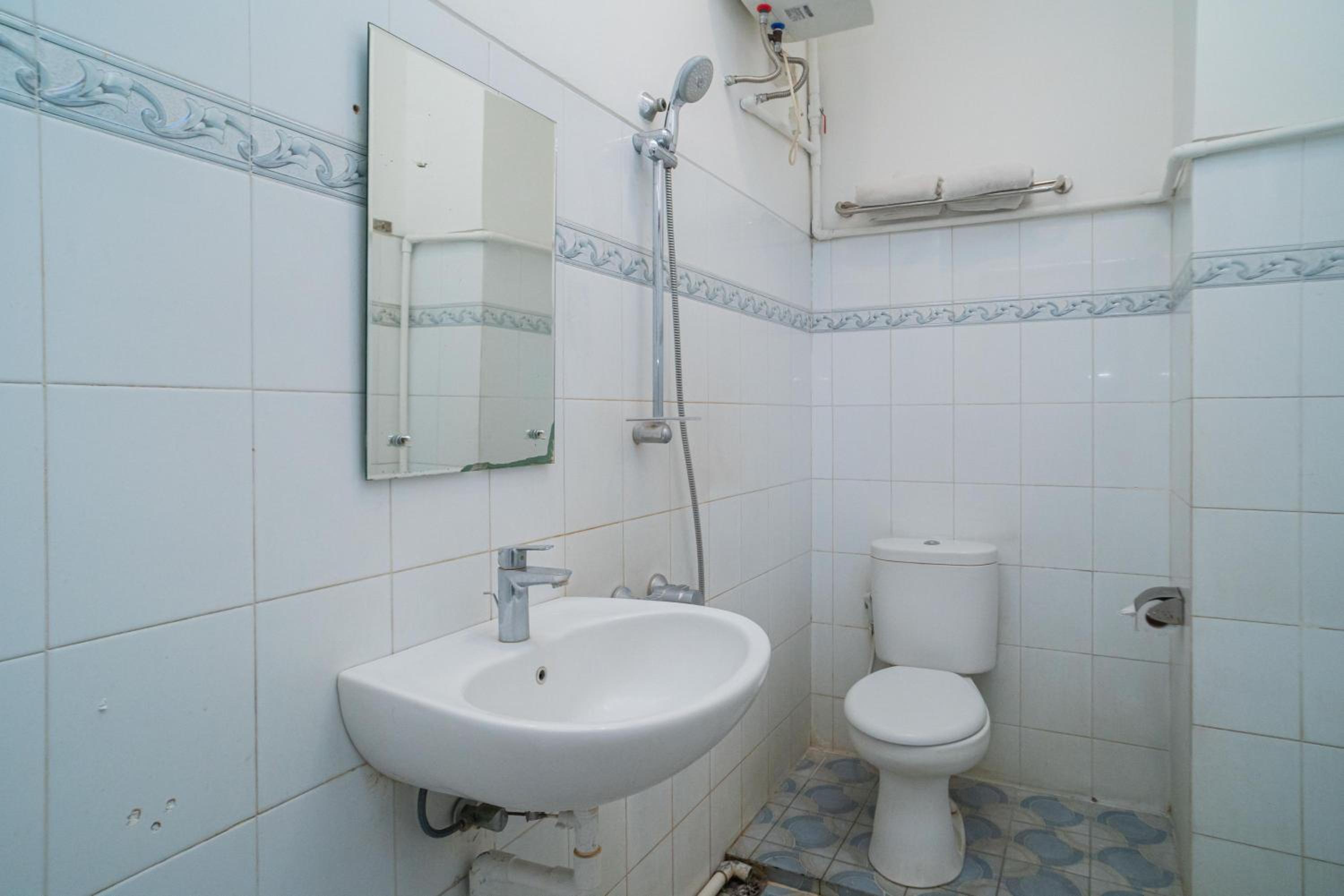 Standard Double Room - Photo 9