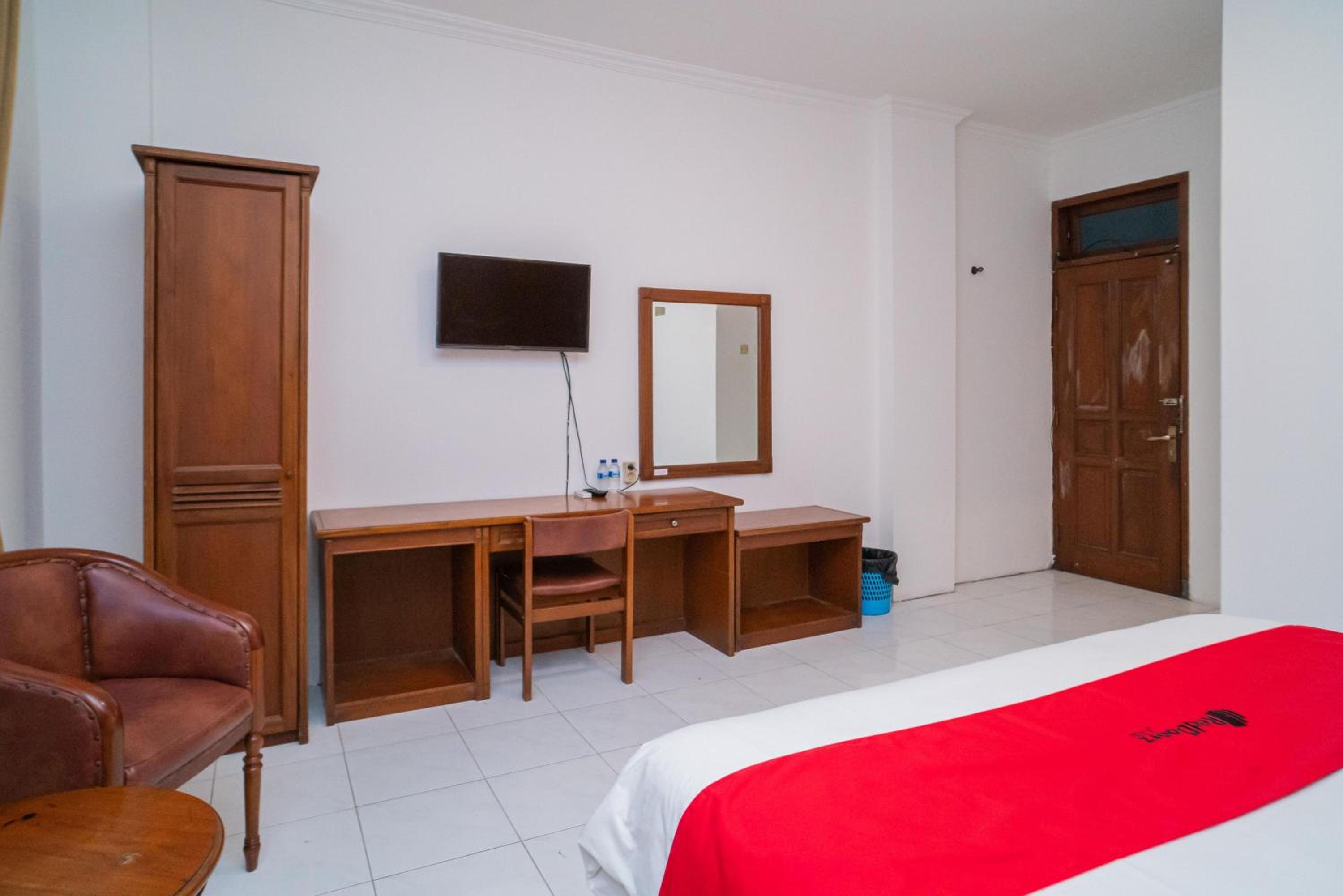 Deluxe Double Room - Photo 9
