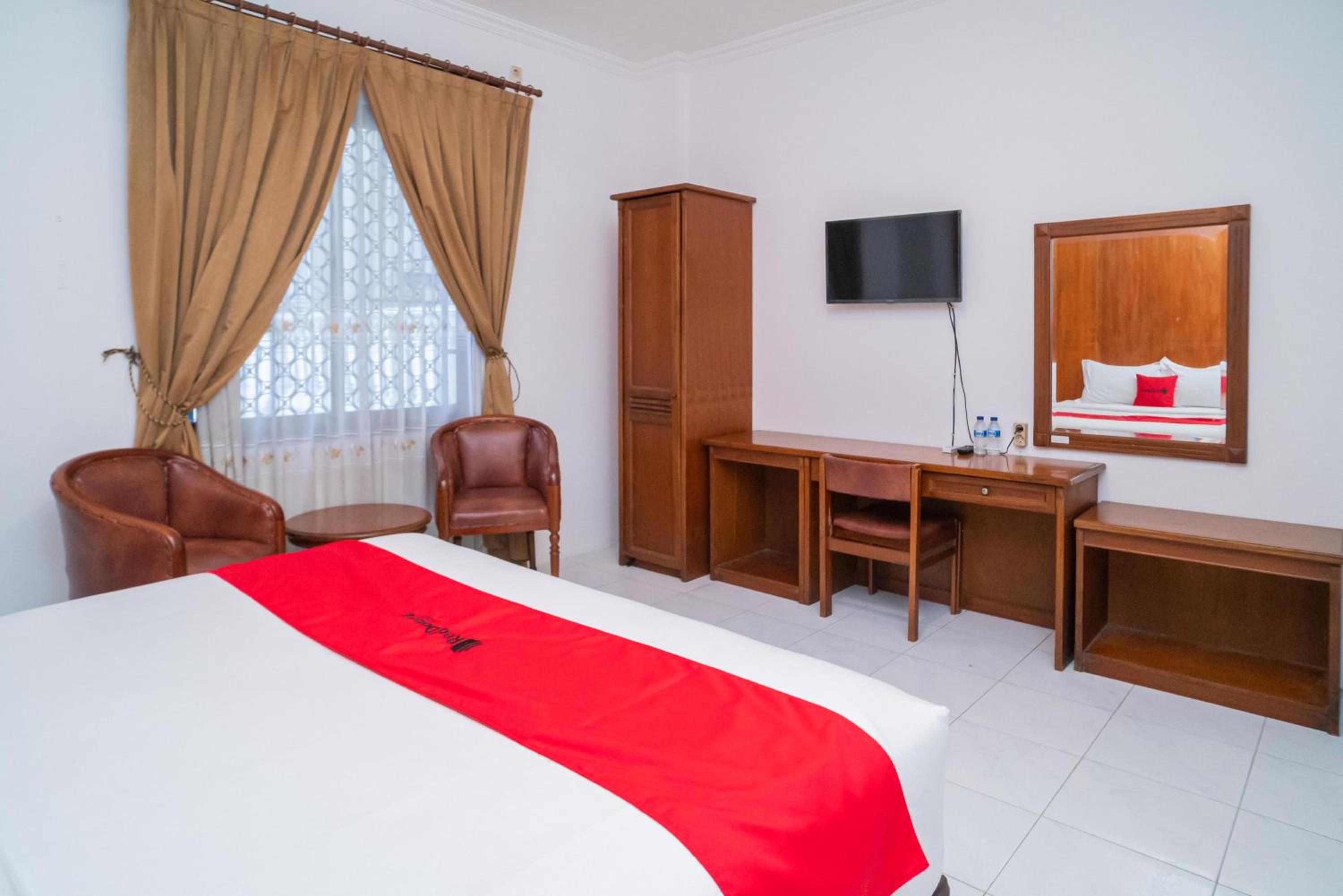 Deluxe Double Room - Photo 8