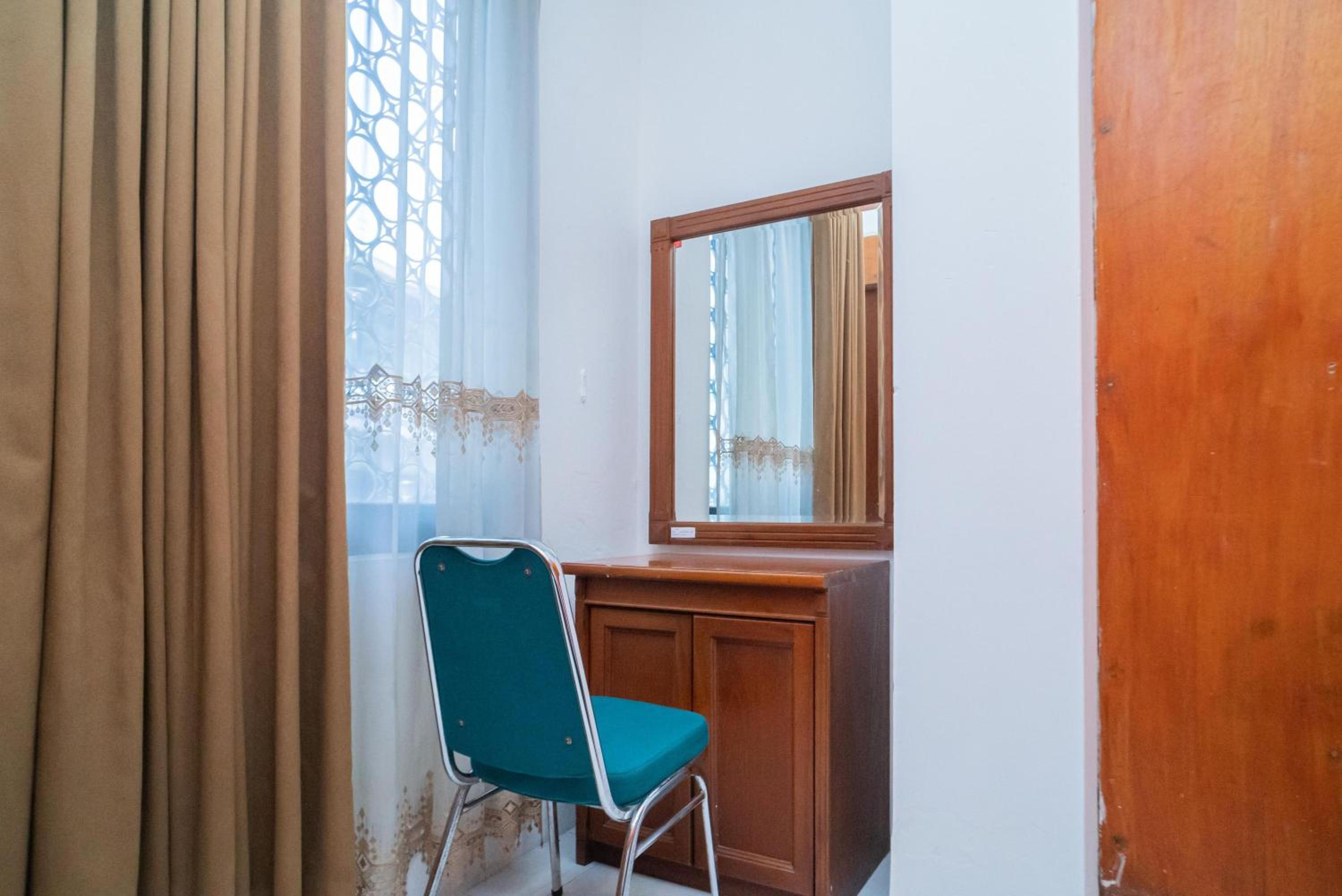 Standard Double Room - Photo 13