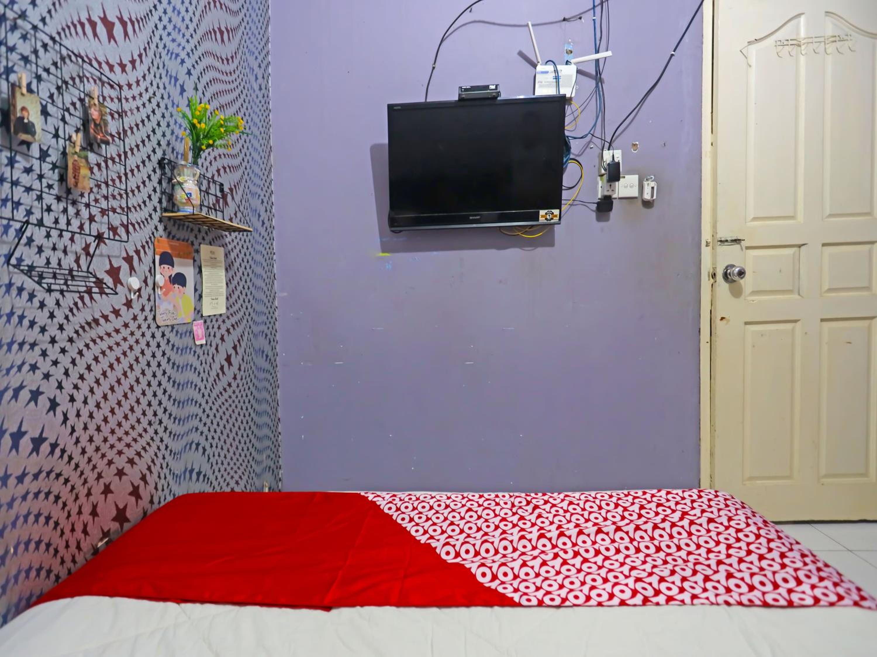 Standard King Room - Photo 8