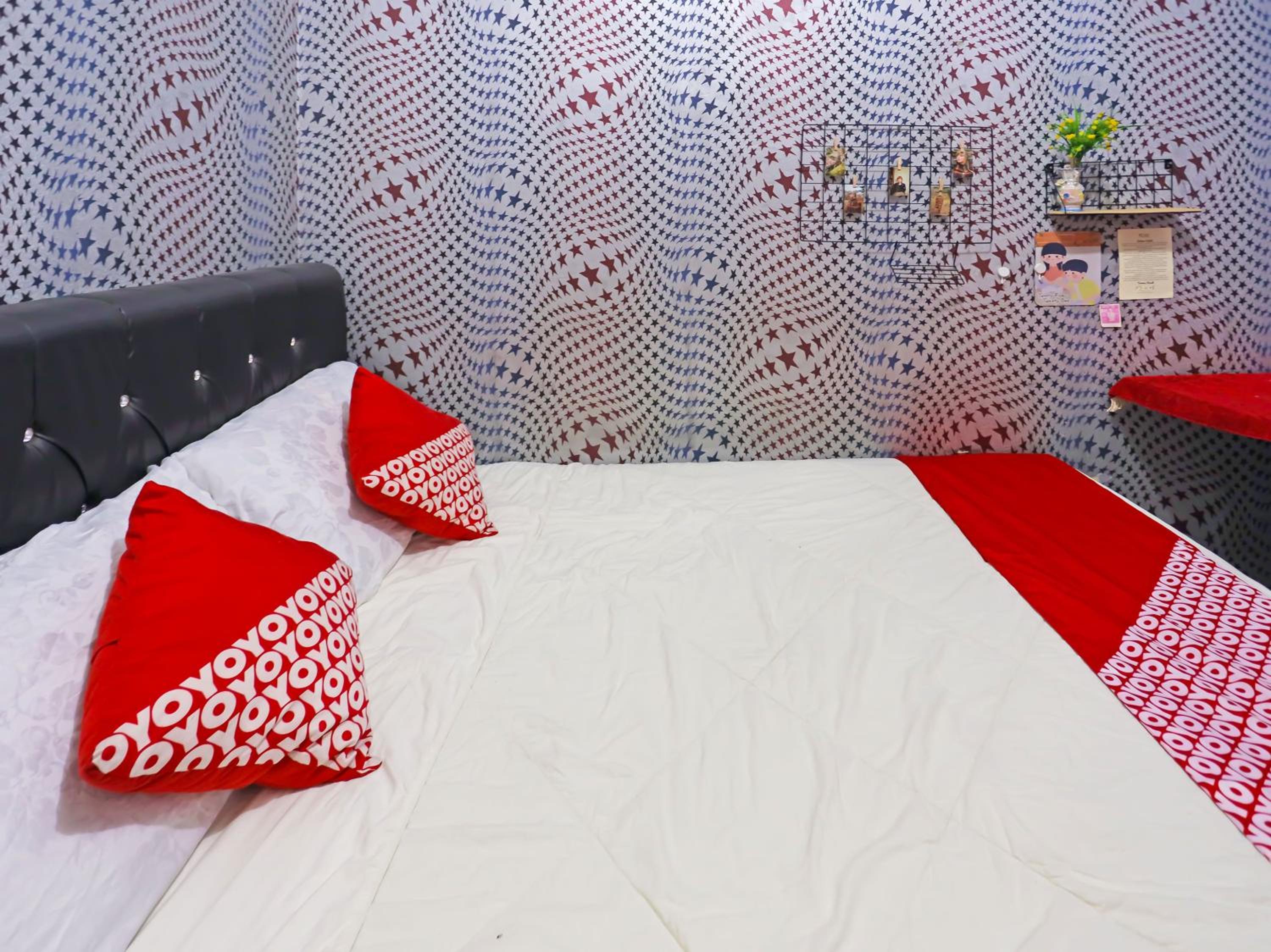 Standard King Room - Photo 13