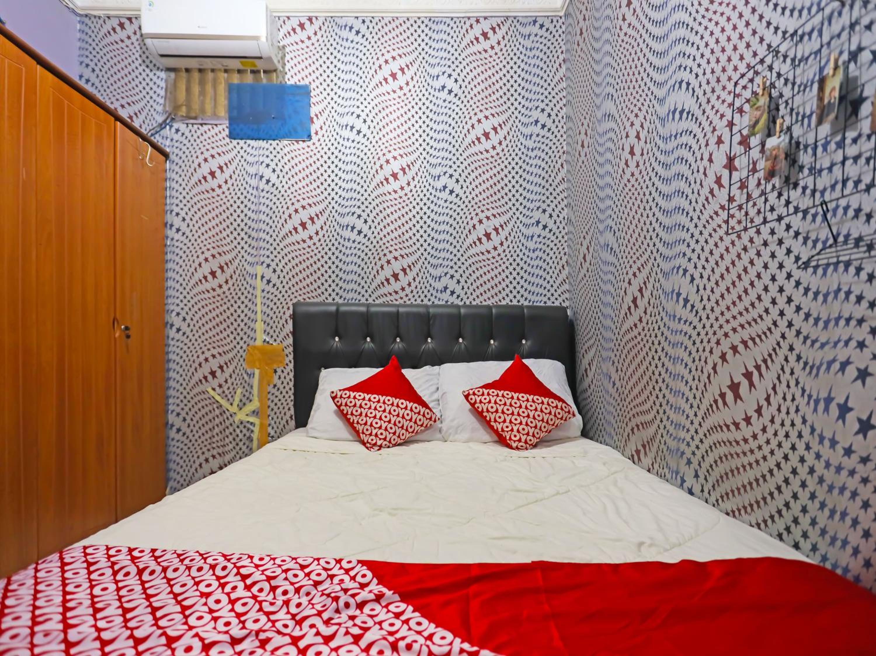 Standard King Room - Photo 11