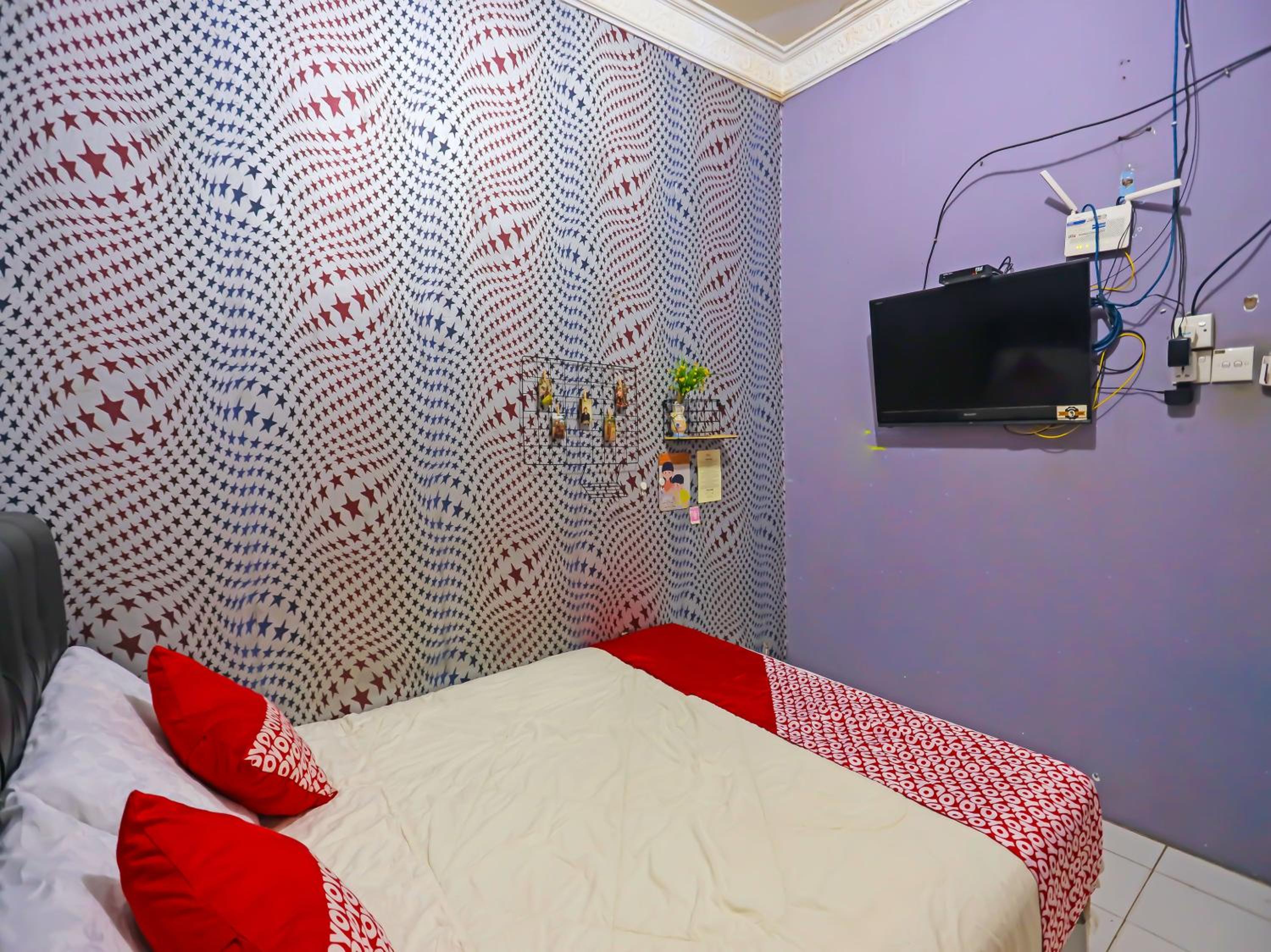 Standard King Room - Photo 15