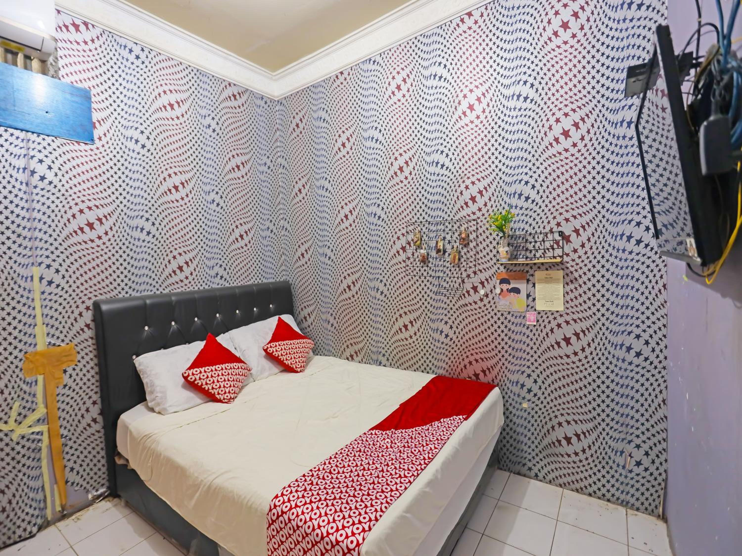 Standard King Room - Photo 10