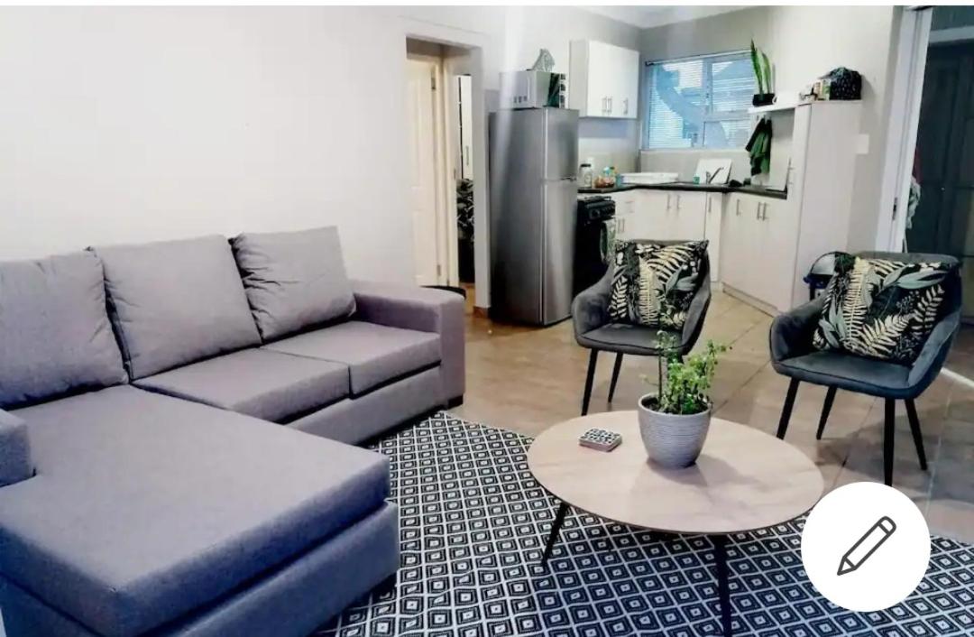 Two-Bedroom House - Photo 1
