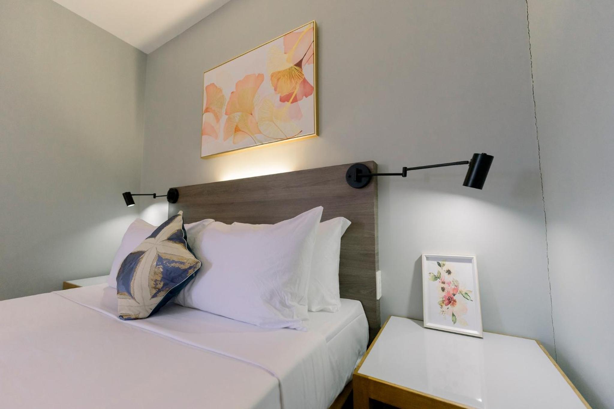 Deluxe Queen Room - Photo 2