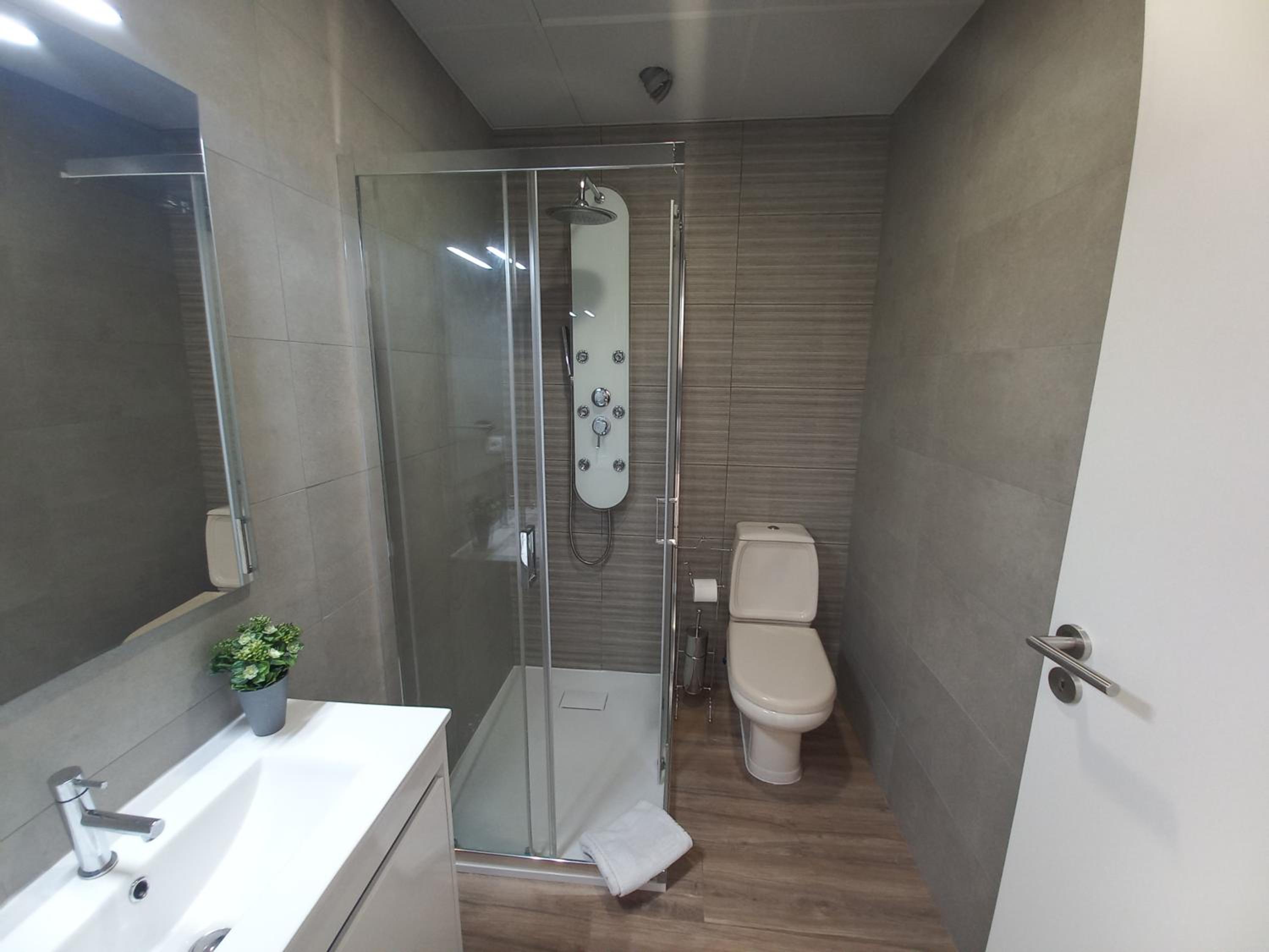 One-Bedroom Apartment - Photo 8