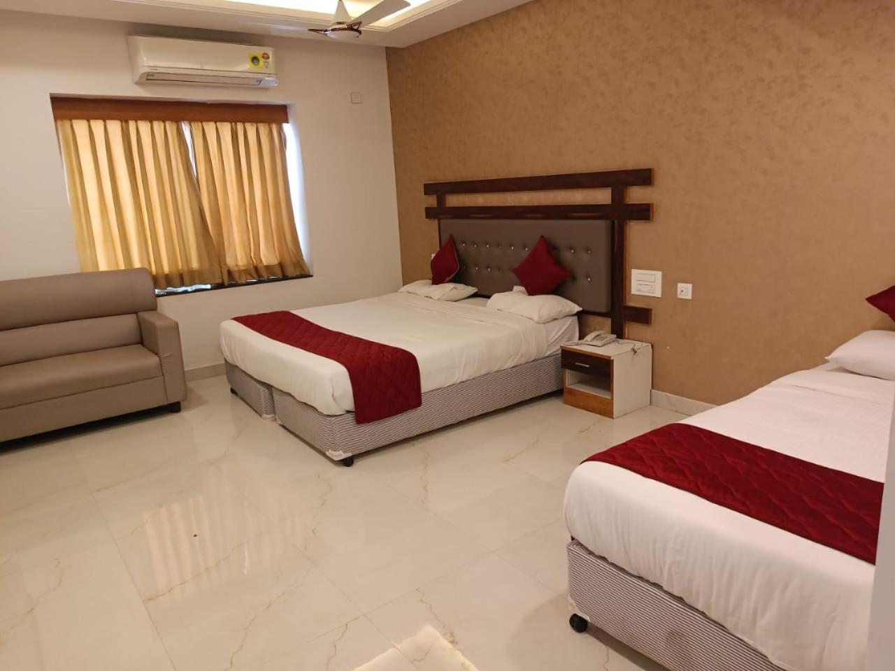 Deluxe Triple Room - Photo 9