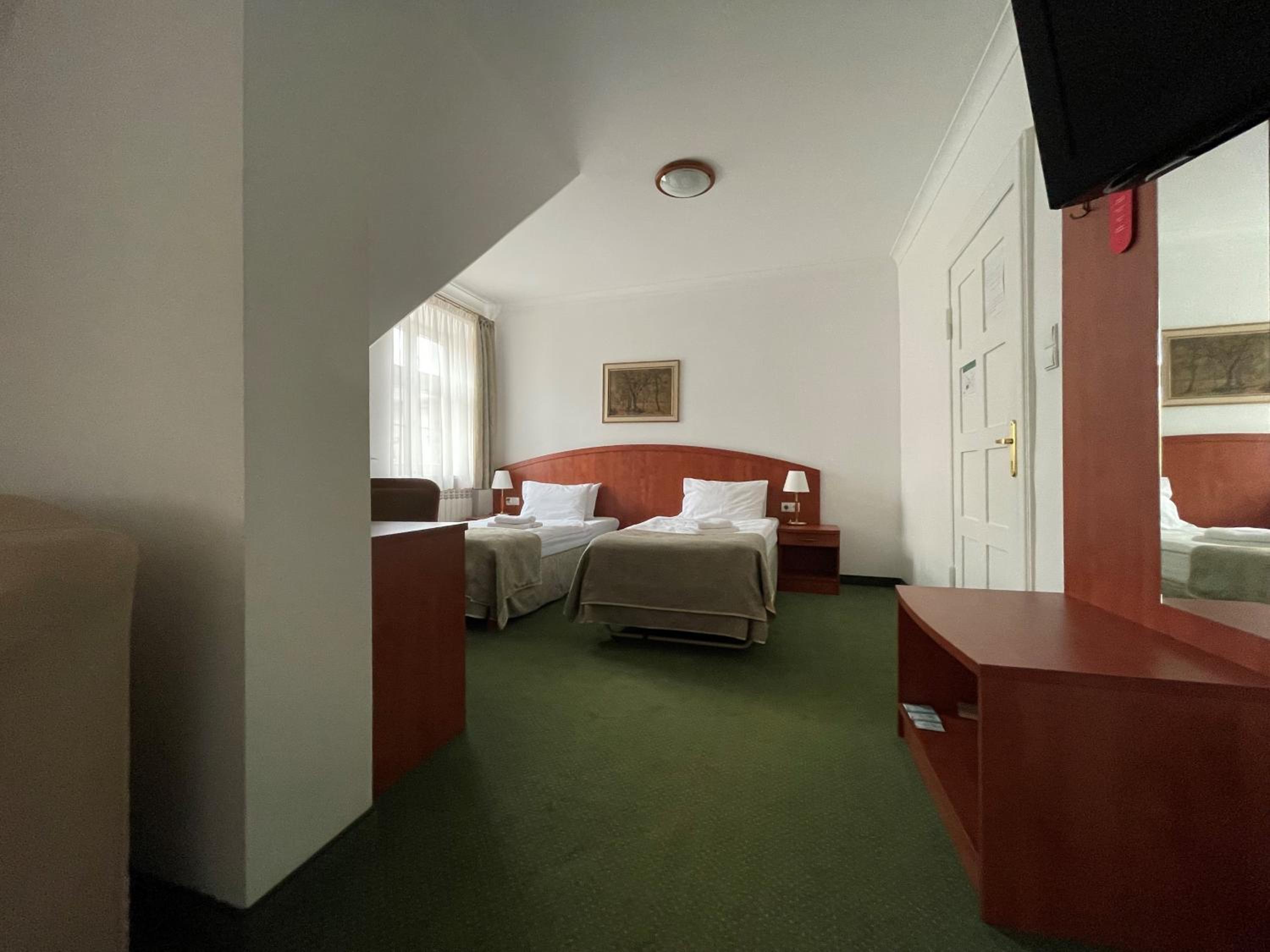 Twin Room - Photo 8