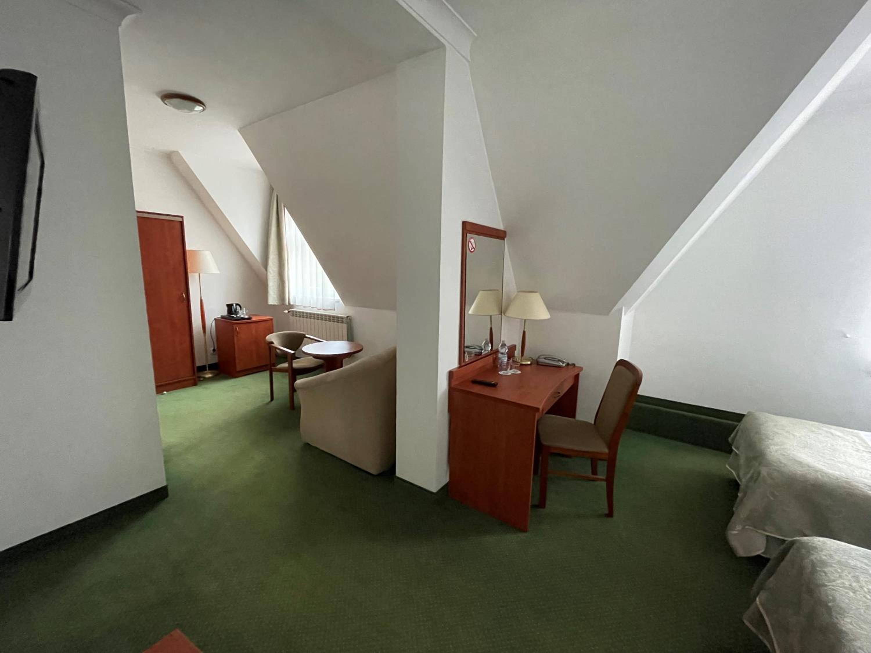 Twin Room - Photo 9