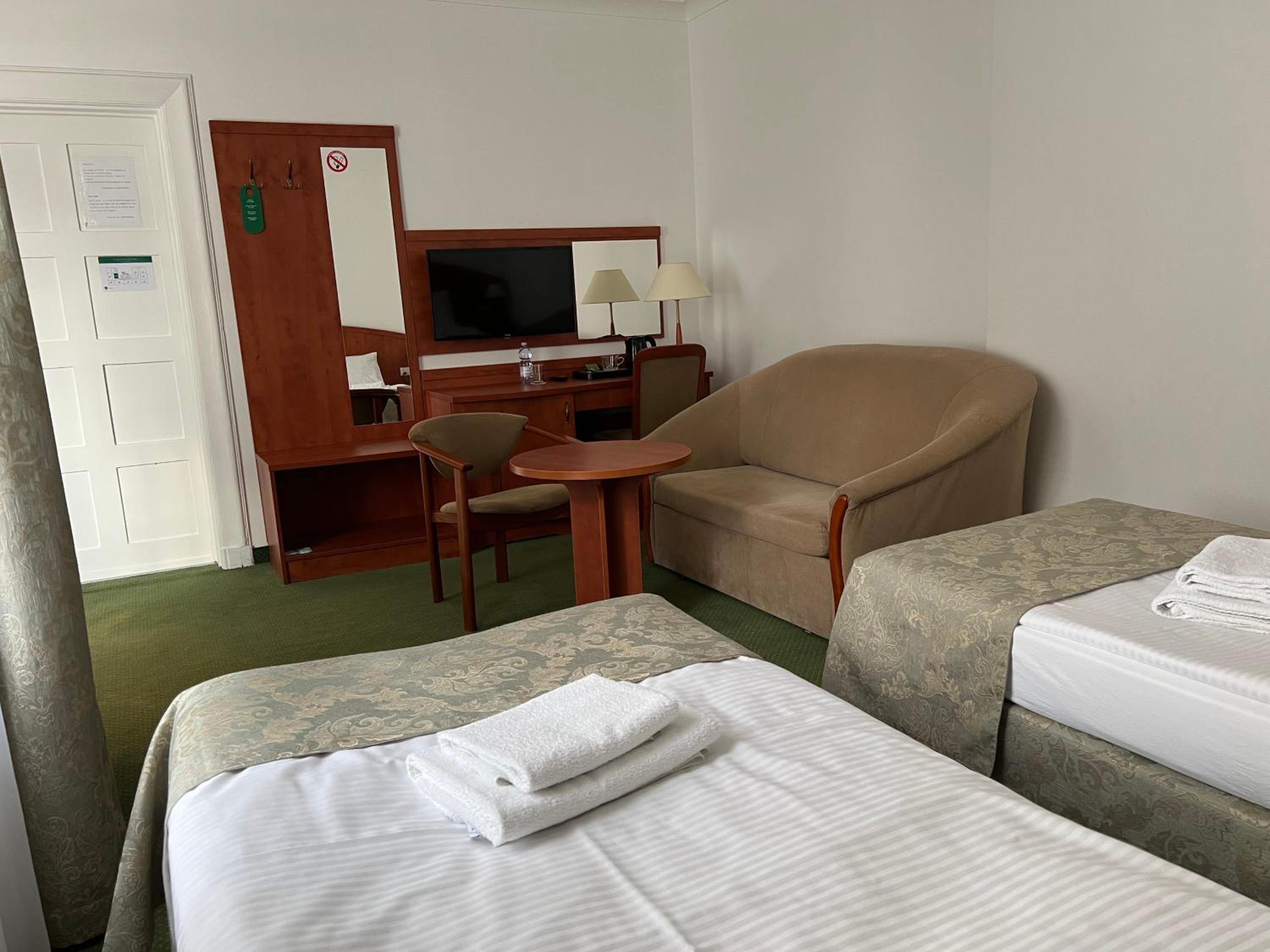 Twin Room - Photo 3