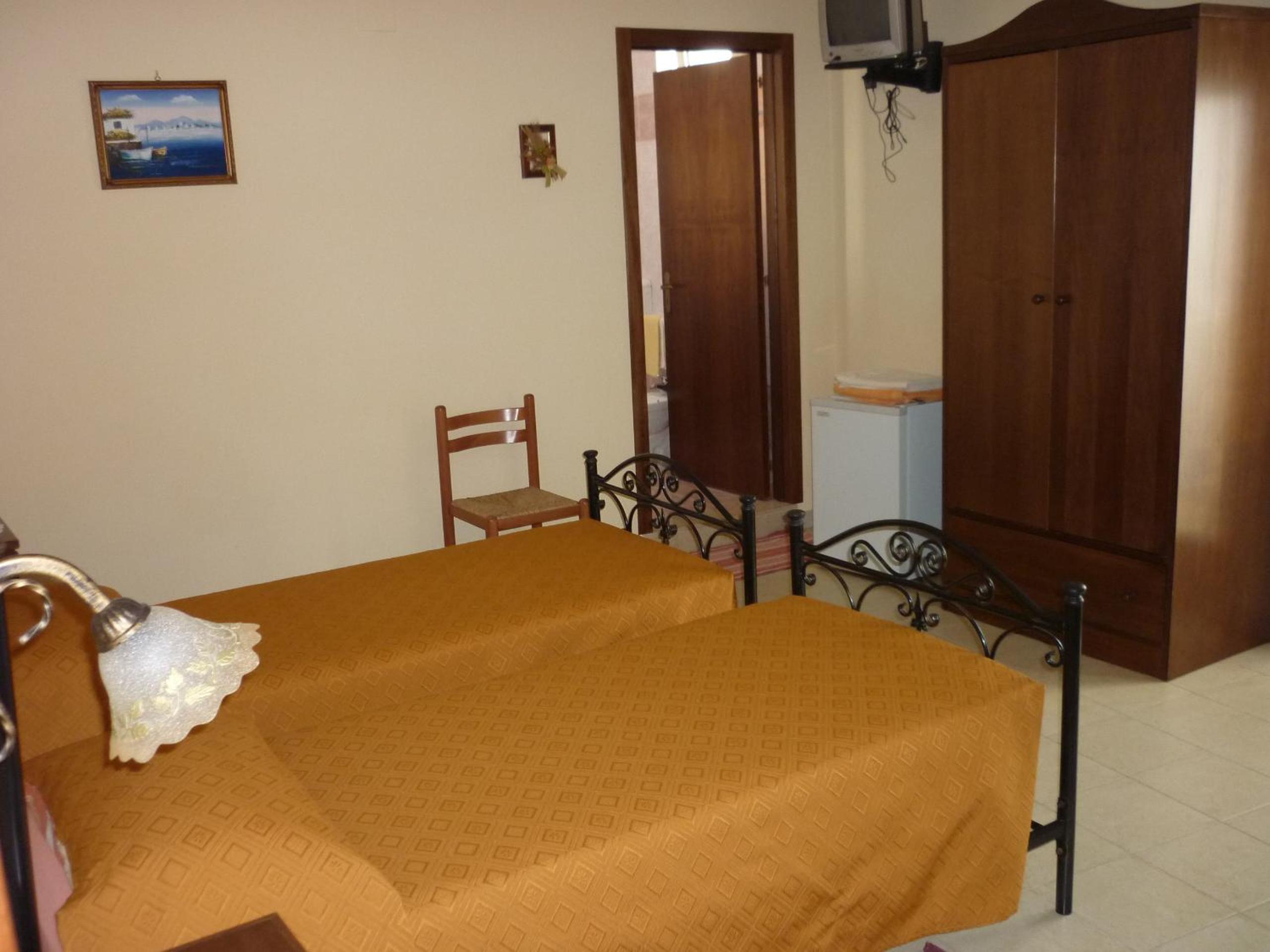 Twin Room - Photo 7
