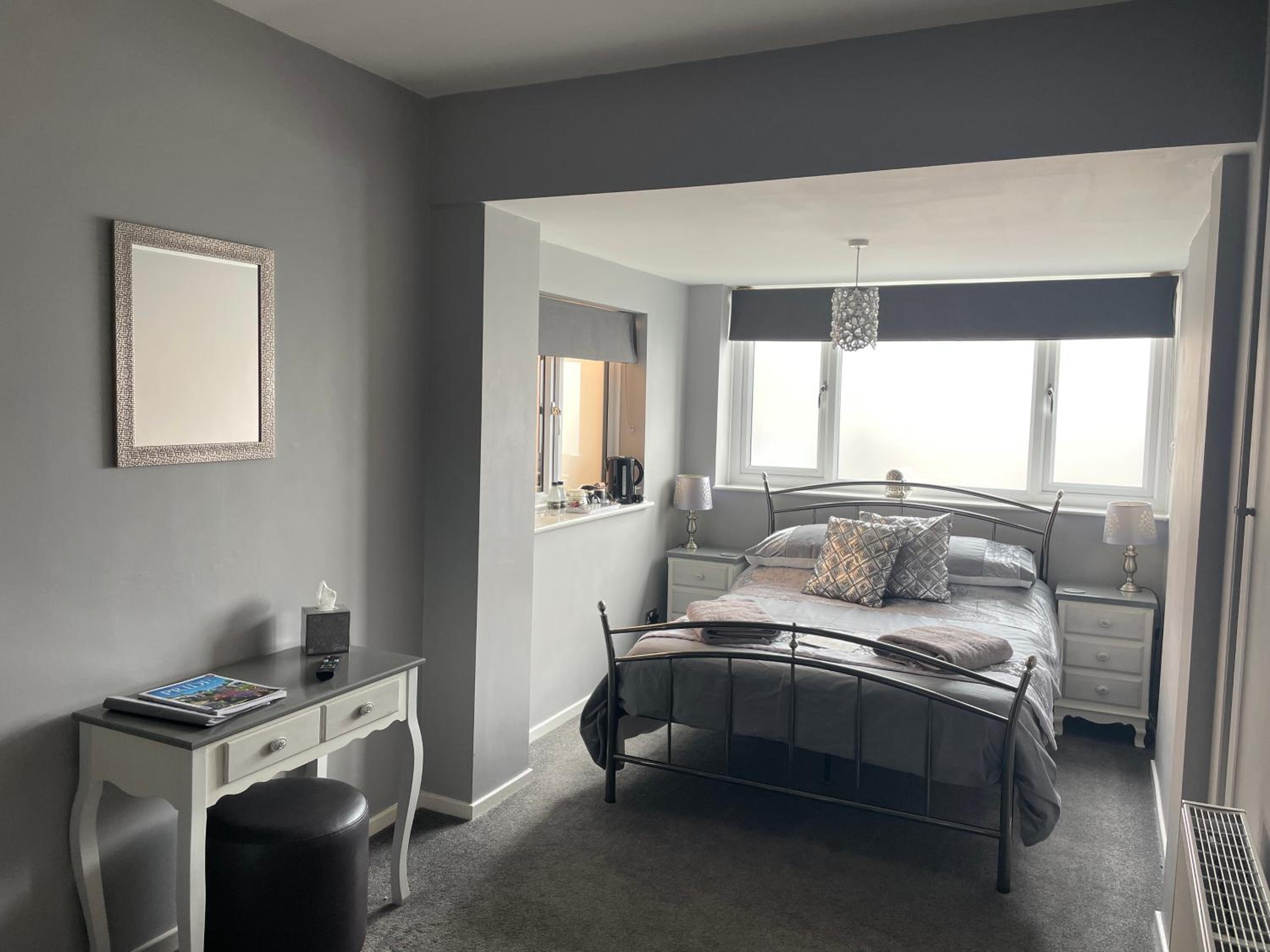 Deluxe Double Room with Bath - Photo 1