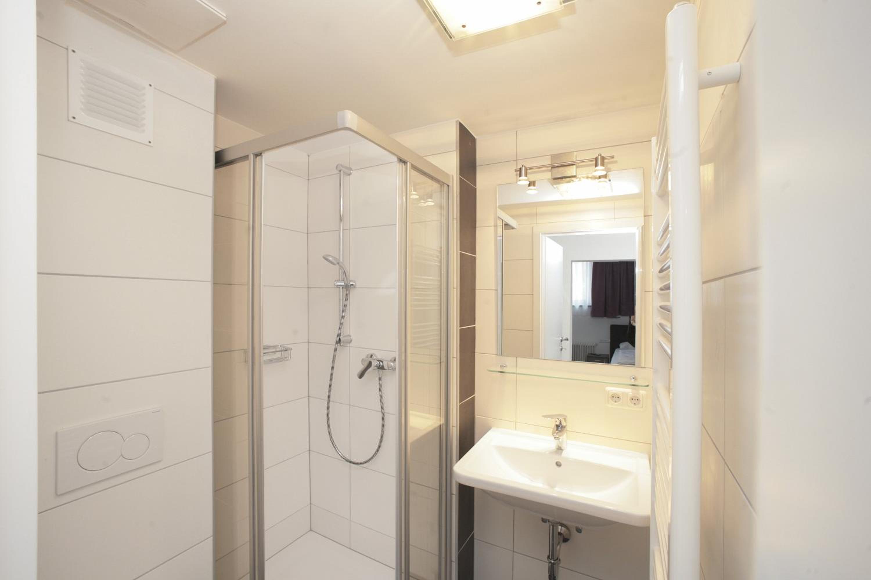 Small Double Room with Balcony and Lake View photo 2