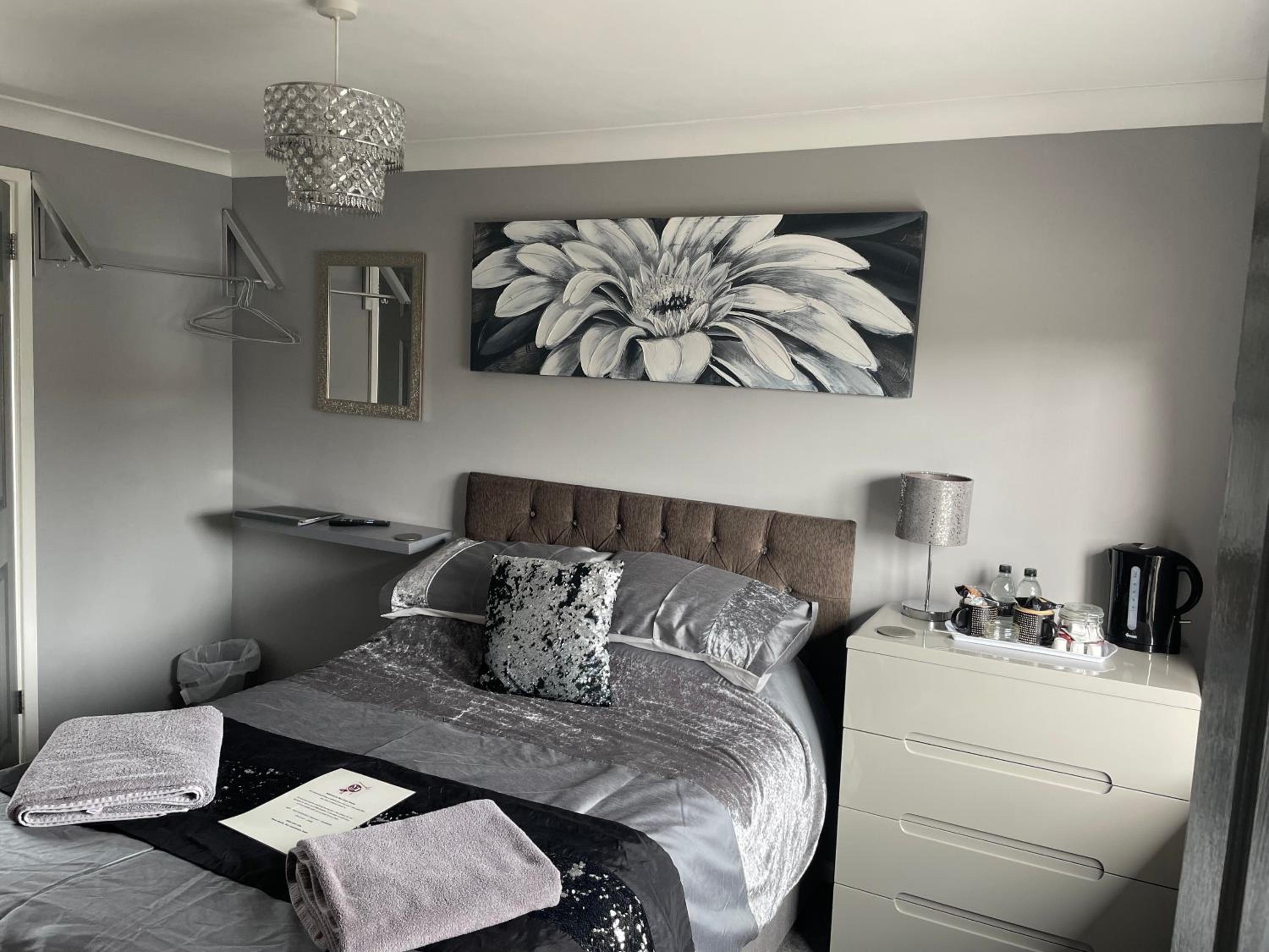 Deluxe Double Room with Shower - Photo 2