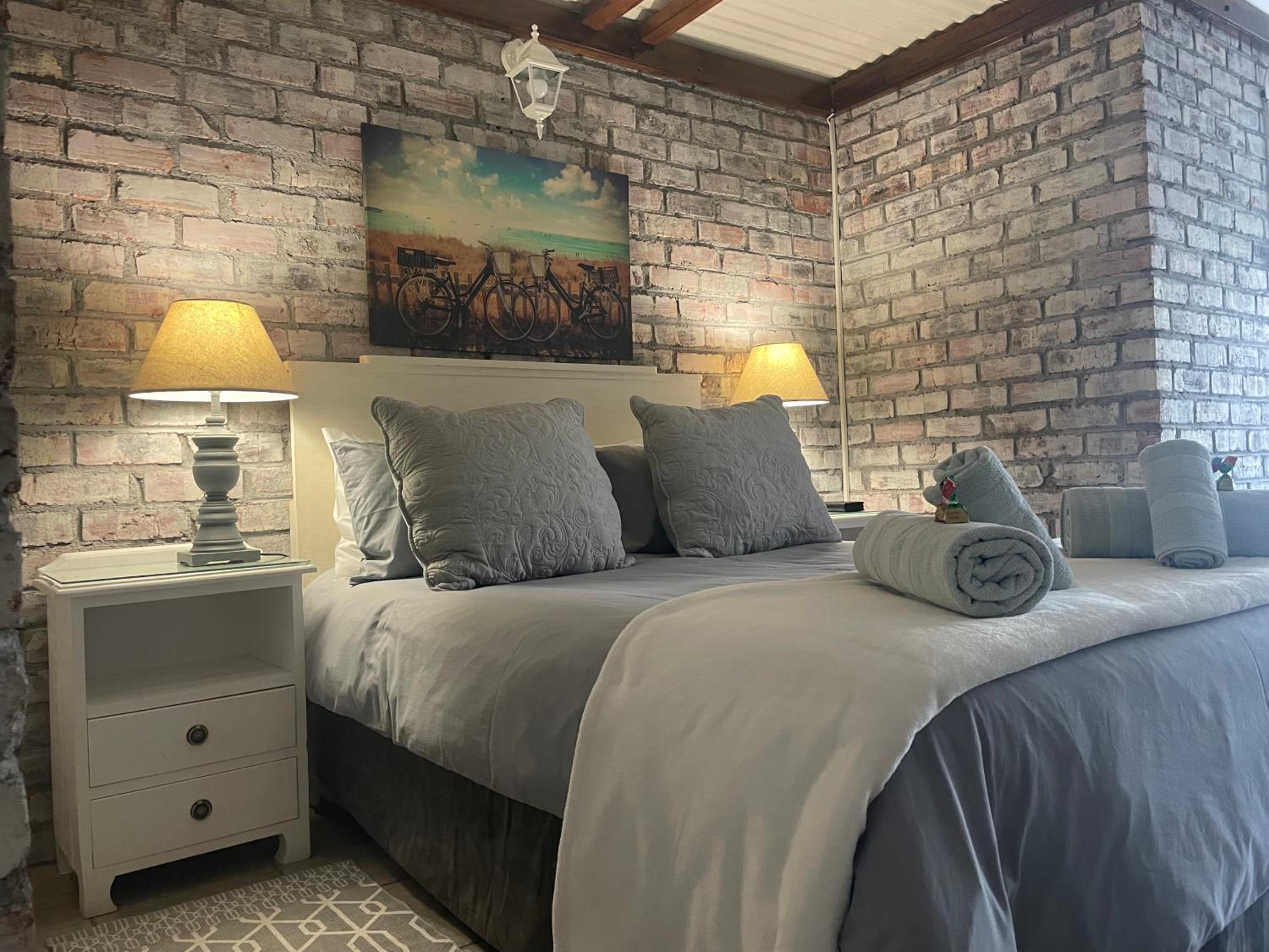 Double Room with Private Bathroom - Photo 9