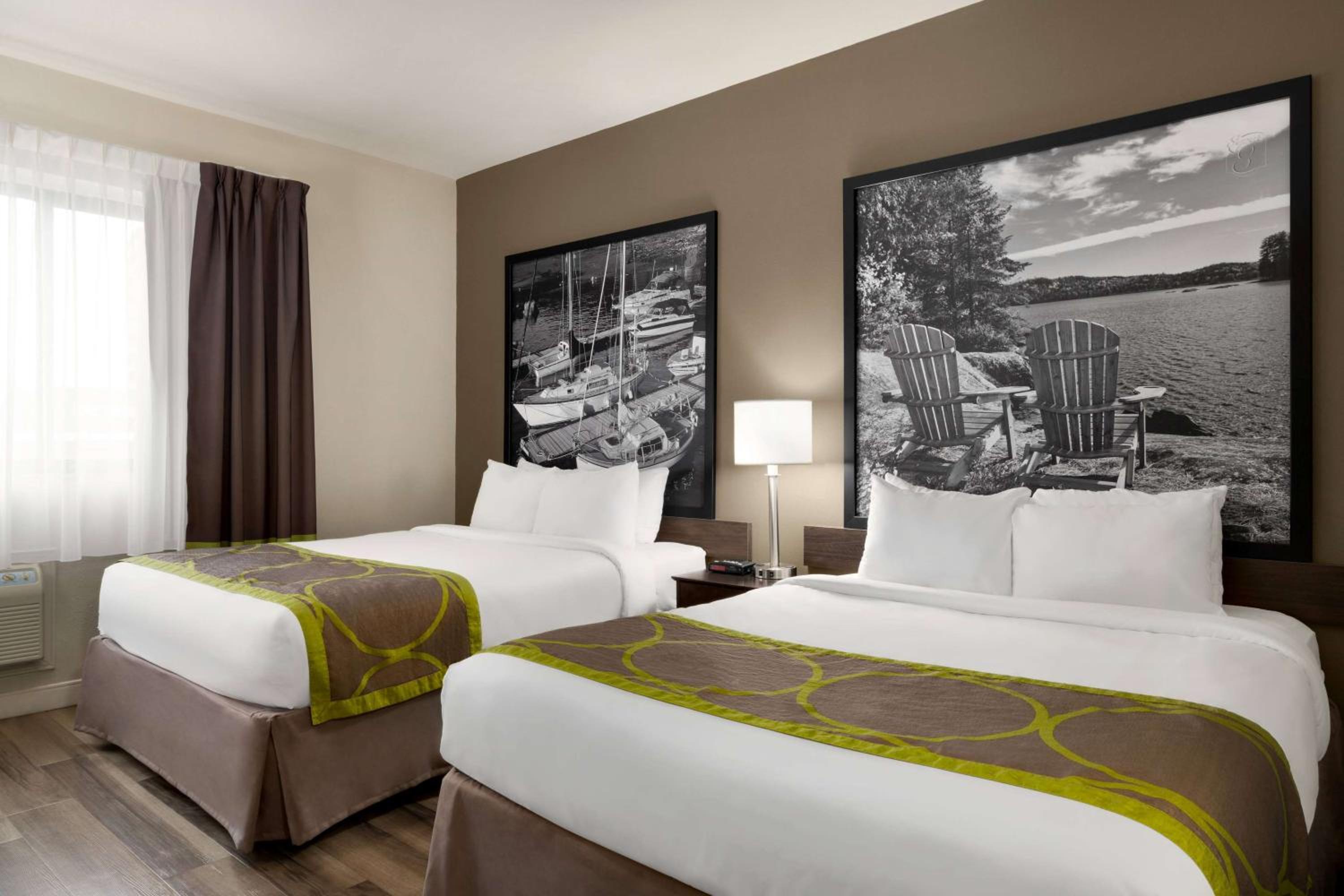 Queen Room with Two Queen Beds - Non-Smoking - Photo 1