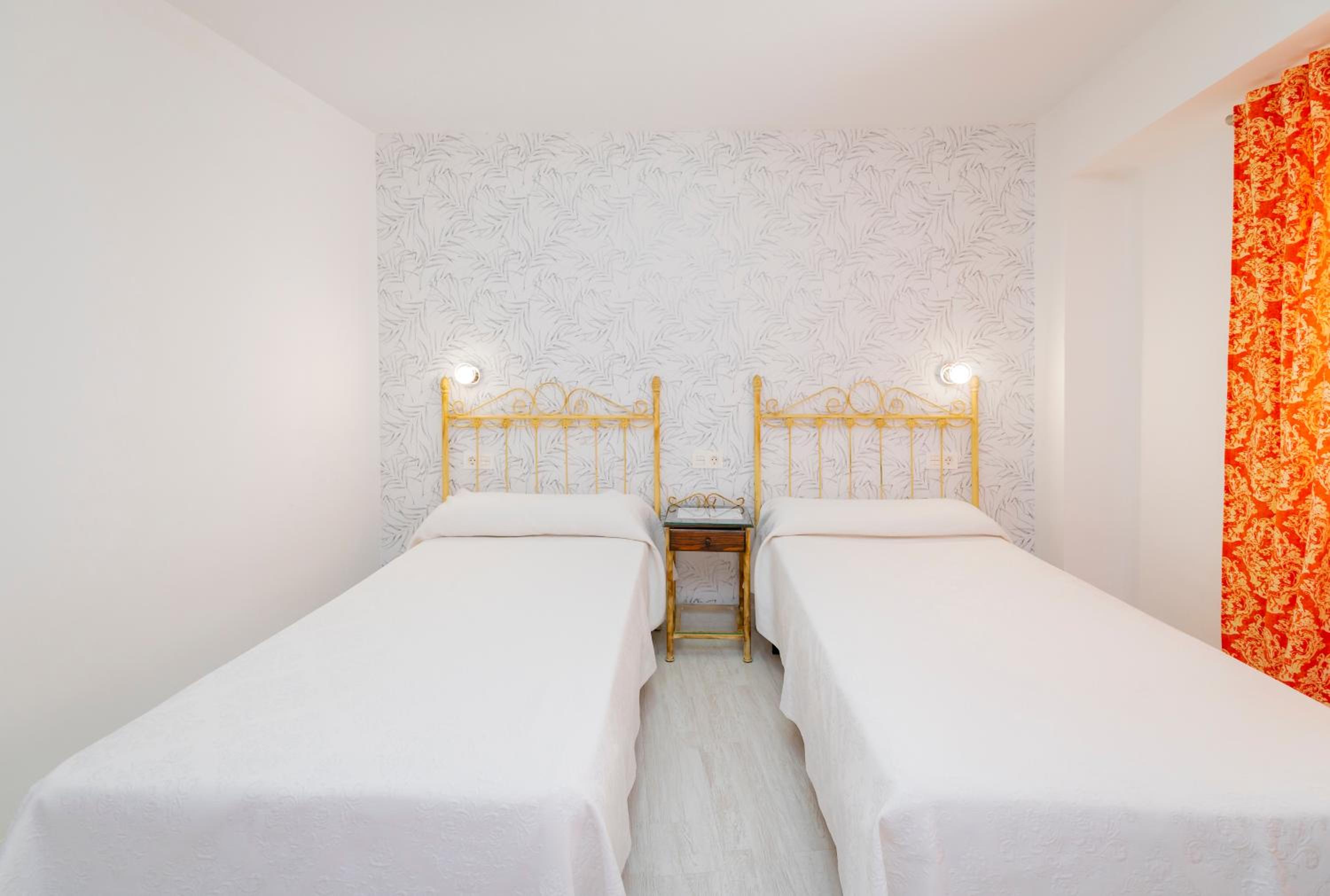 Double or Twin Room - Photo 4