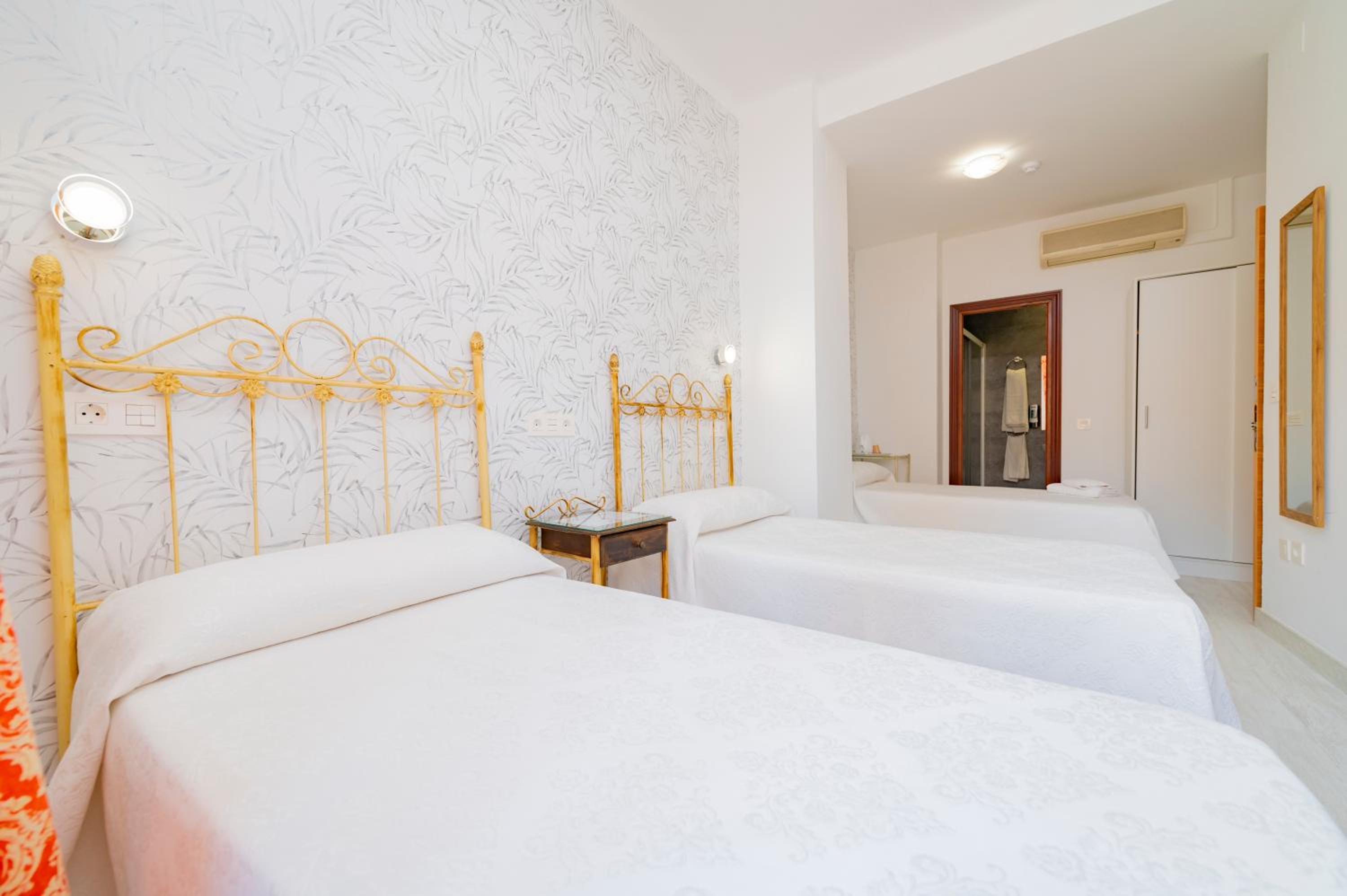 Standard Triple Room - Photo 4