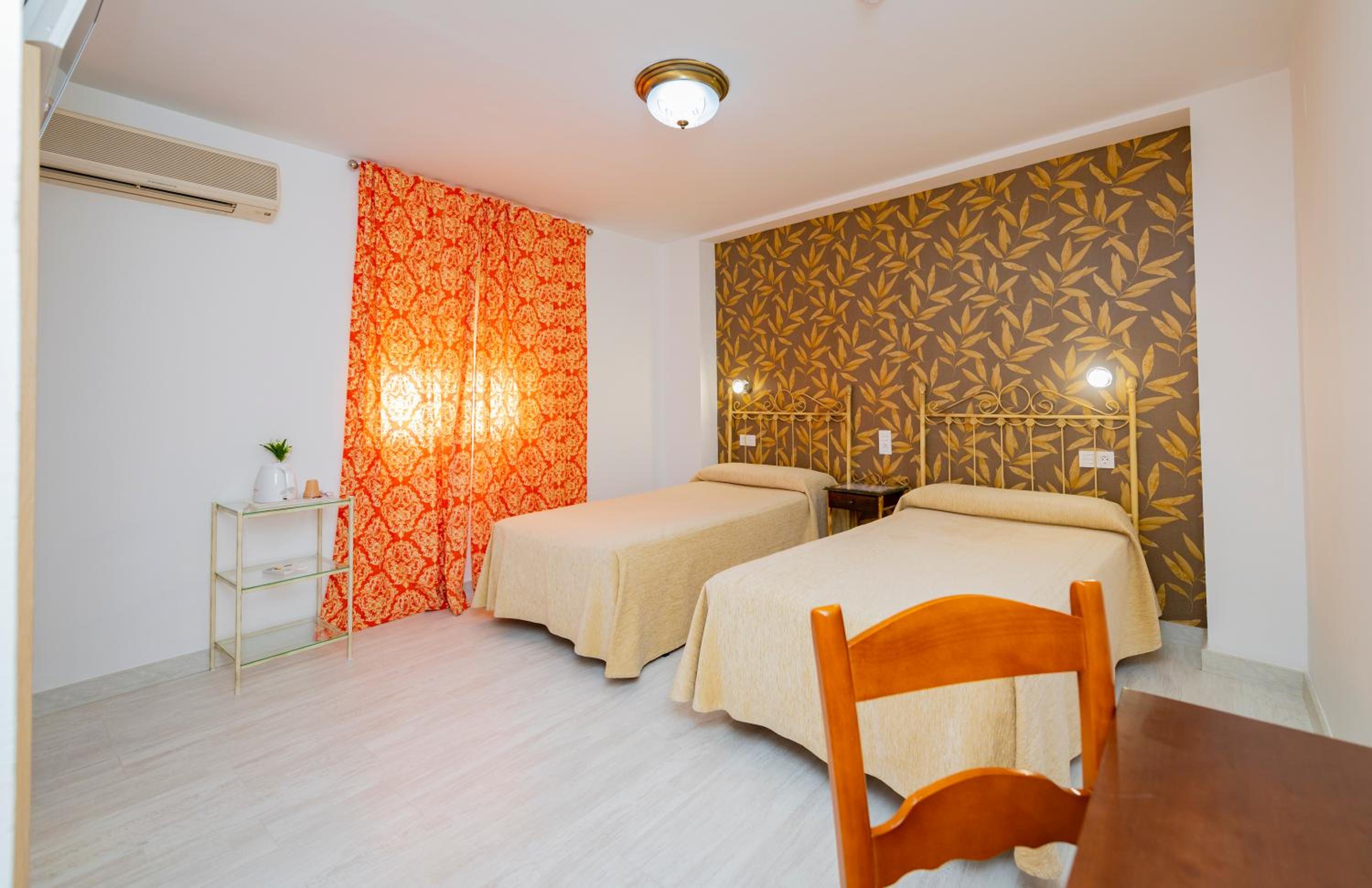 Double or Twin Room - Photo 6