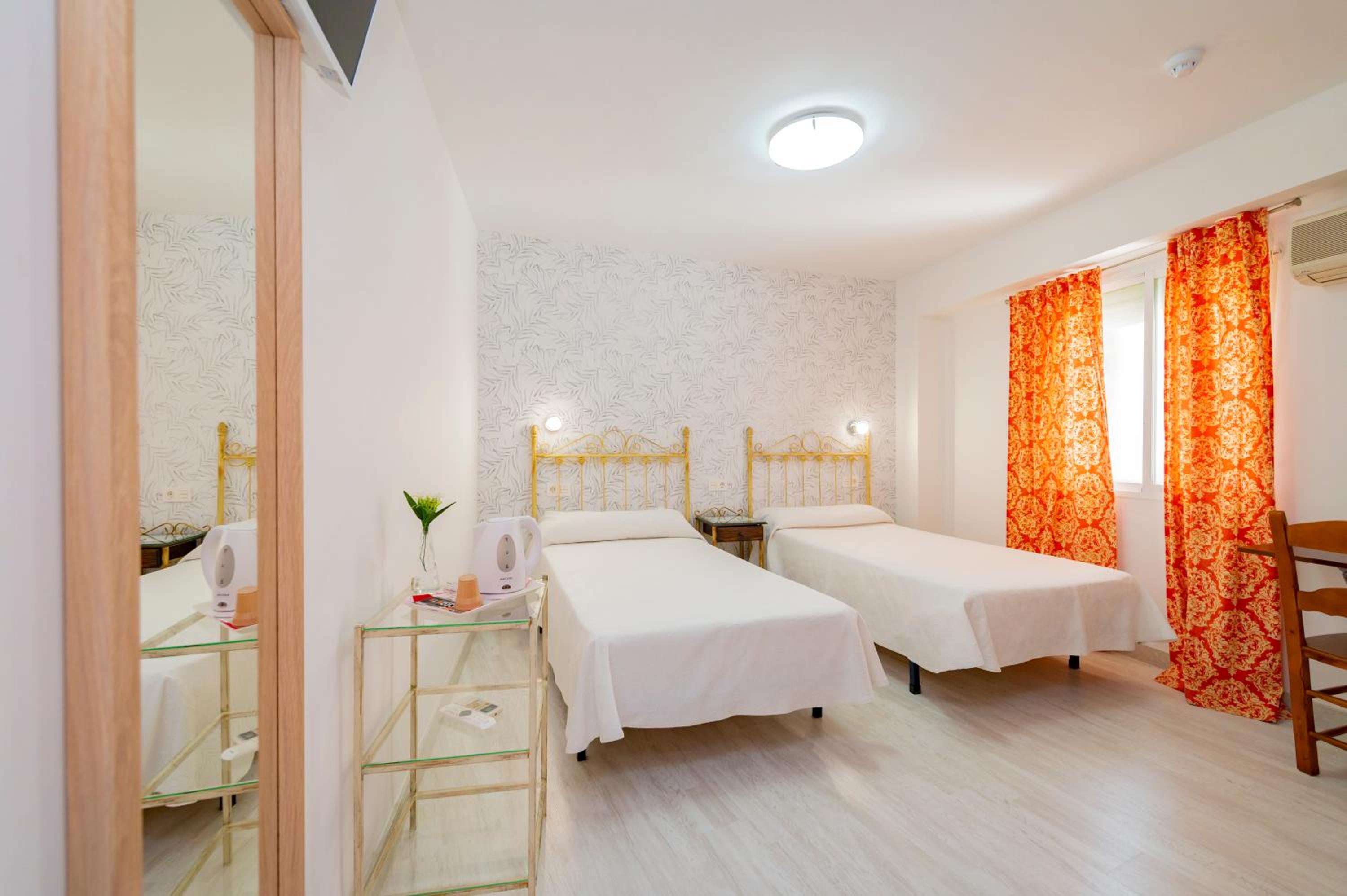 Double or Twin Room - Photo 19