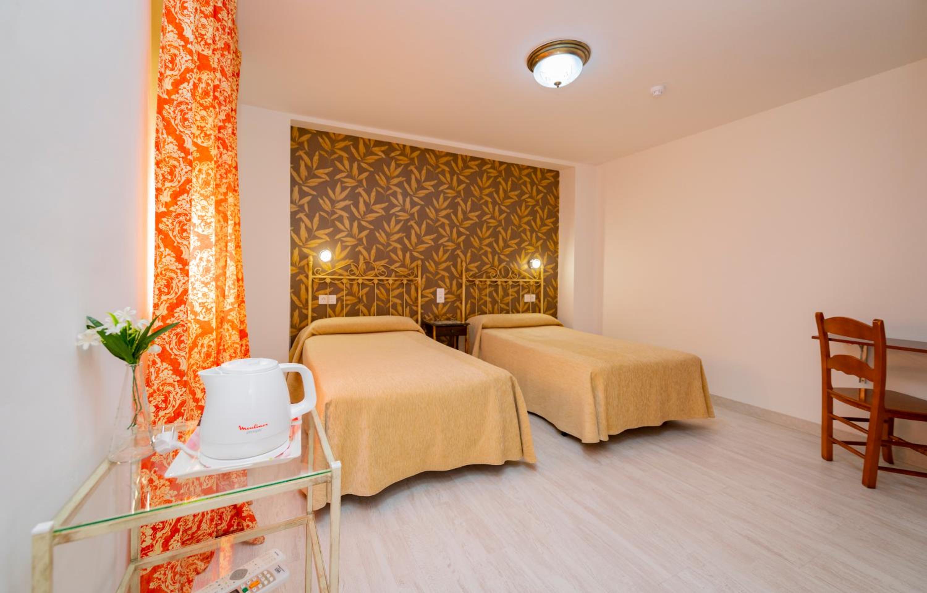 Double or Twin Room - Photo 16